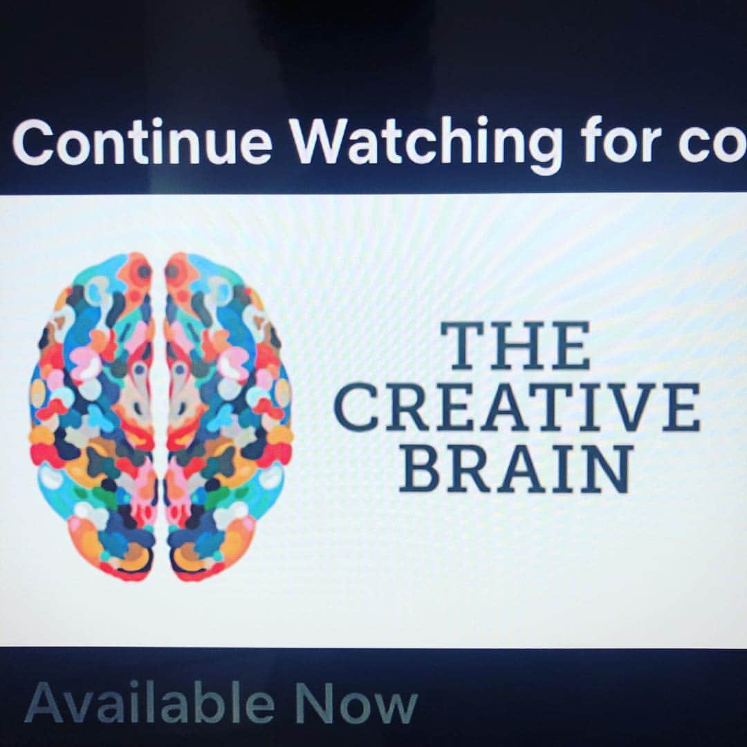 ケリスのインスタグラム：「Just realized this came out while scrolling through @netflix on my lazy Sunday.. Go watch The Creative Brain. Such a great documentary on the brain and the advantages of creativity. Thanks @davideagleman for having me!」