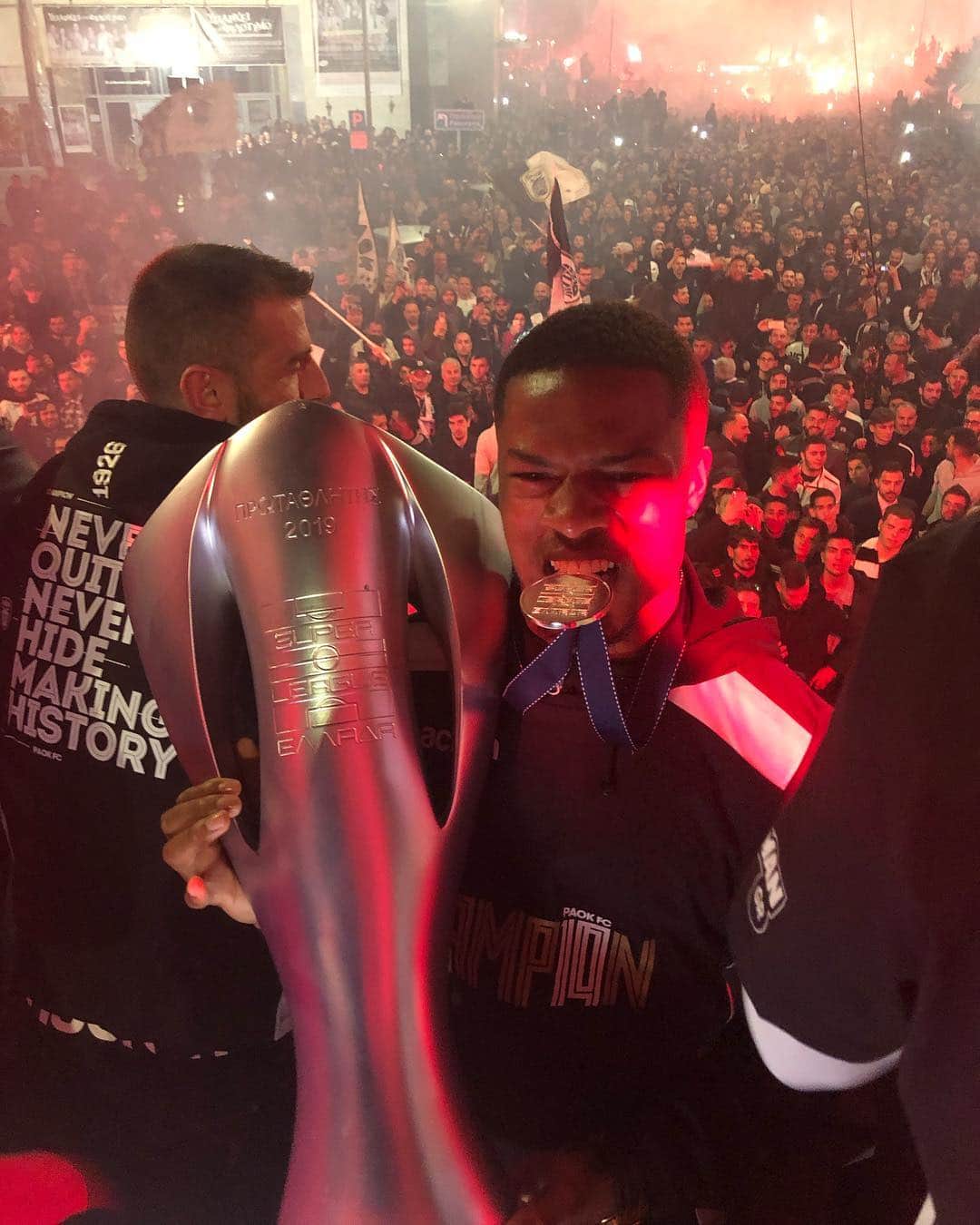 チュバ・アクポムのインスタグラム：「🏆🏆🏆CHAMPIONS🏆🏆🏆」