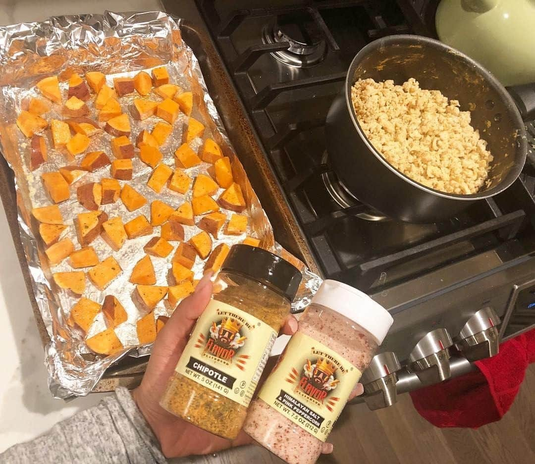 Flavorgod Seasoningsさんのインスタグラム写真 - (Flavorgod SeasoningsInstagram)「🚨MEAL PREPPING - Add delicious flavors to your meals!🚨⁣ -⁣ Meal Prep Seasonings Available here ⬇️⁣ Click link in the bio -> @flavorgod⁣ www.flavorgod.com⁣ .⁣ Featured meal prep: @jazzo07 👌⁣ -⁣ Flavor God Seasonings are:⁣ 💥ZERO CALORIES PER SERVING⁣ 🌿Made Fresh⁣ 🌱GLUTEN FREE⁣ 🔥KETO FRIENDLY⁣ 🥑PALEO FRIENDLY⁣ ☀️KOSHER⁣ 🌊Low salt⁣ ⚡️NO MSG⁣ 🚫NO SOY⁣ 🥛DAIRY FREE *except Ranch ⁣ ⏰Shelf life is 24 months⁣ -⁣ -⁣ #food #foodie #flavorgod #seasonings #glutenfree #keto #paleo  #foodporn #mealprep #kosher」4月22日 8時00分 - flavorgod