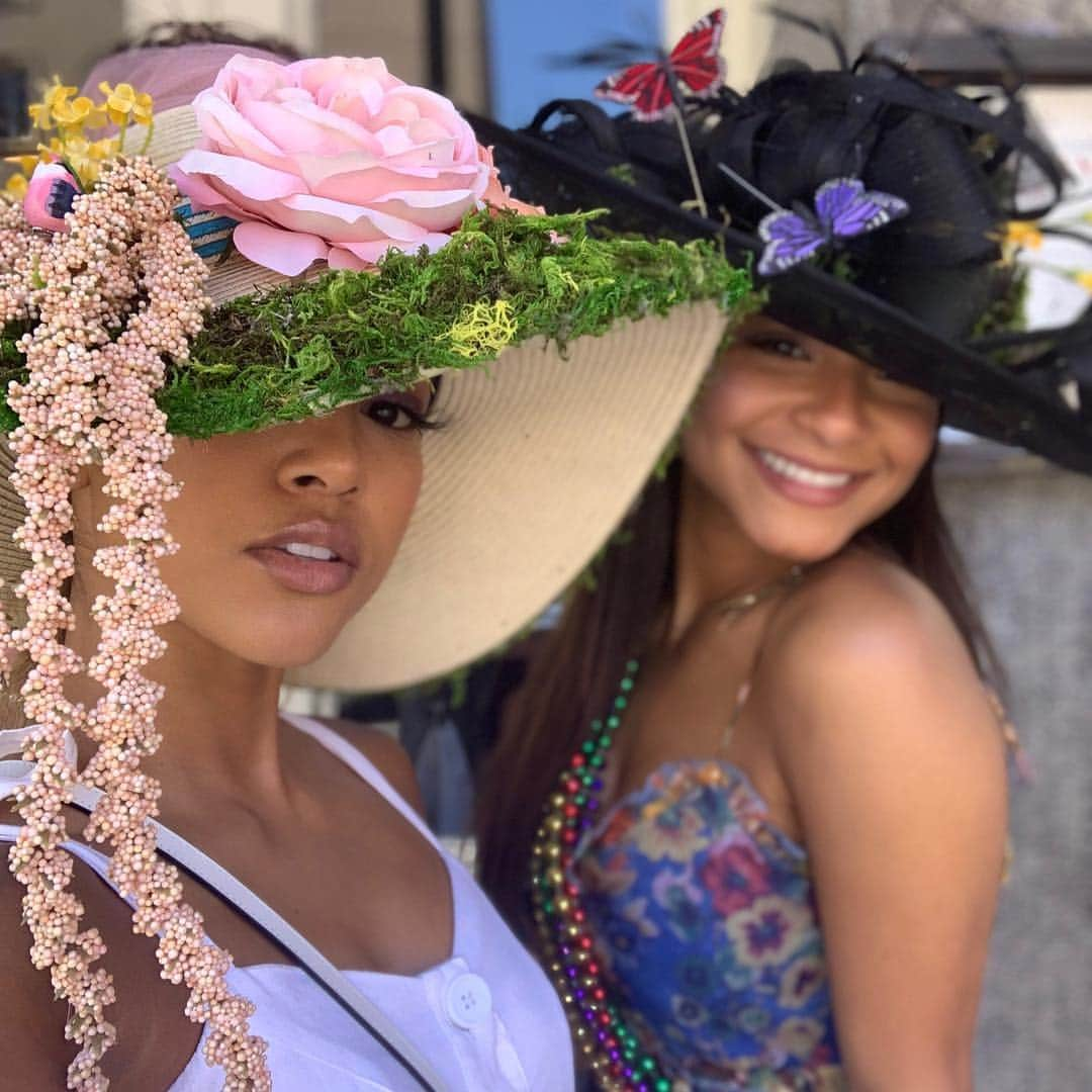 クリスティーナ・ミリアンさんのインスタグラム写真 - (クリスティーナ・ミリアンInstagram)「Southern Belles in our Handmade Hats! Happy Easter y’all! 🐣🐇」4月22日 8時03分 - christinamilian