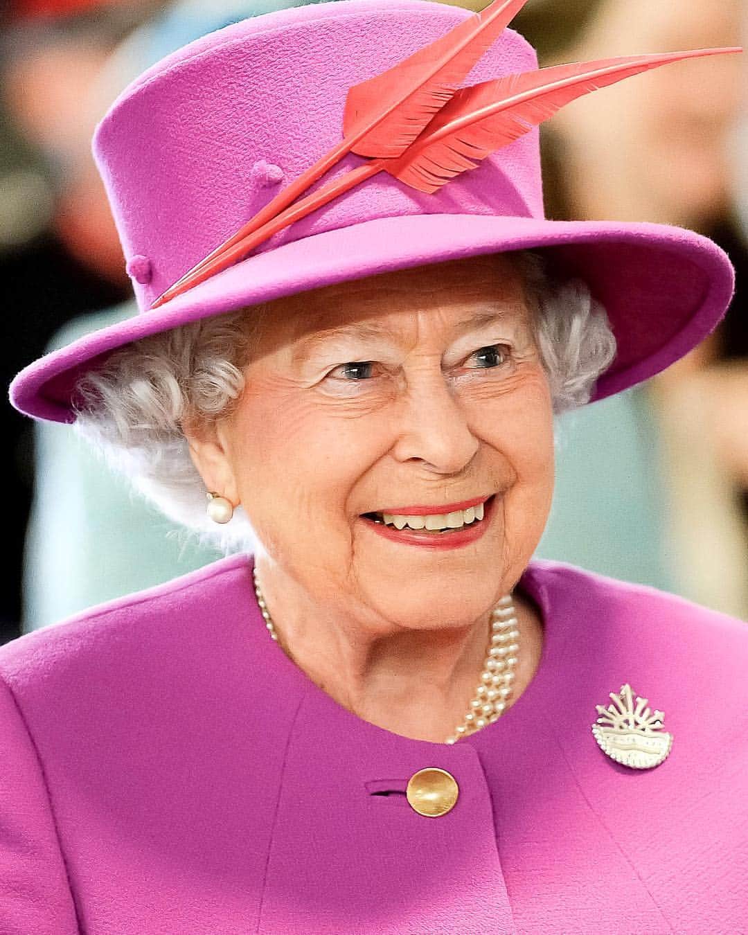 クリス・コルファーさんのインスタグラム写真 - (クリス・コルファーInstagram)「Happy Birthday, Queen Elizabeth! #SovereignCrushSunday」4月22日 8時11分 - chriscolfer
