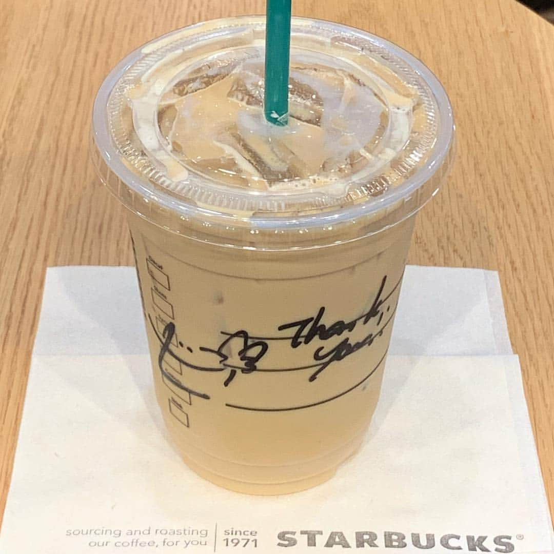 くろさんのインスタグラム写真 - (くろInstagram)「アイスの季節到来🌿 #starbucks #starbuckscoffee #starbuckslatte #アイススターバックスラテ #アイスラテ #スタバ #スタバラテ #スターバックス #スターバックスラテ #スターバックスコーヒー #スターバックスコーヒー芝大門店」4月22日 8時17分 - m6bmw