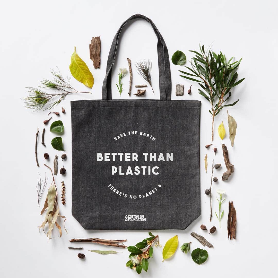 COTTON ONさんのインスタグラム写真 - (COTTON ONInstagram)「Totes better than plastic 🌏♻️ Have you heard? We'll soon be switching to 100% recyclable paper shopping bags in every store. BYO shopping bag to help reduce the impact on our environment, or grab a paper one for 20c! #MyCottonOn #EarthDay @cottononfoundation」4月22日 8時19分 - cottonon