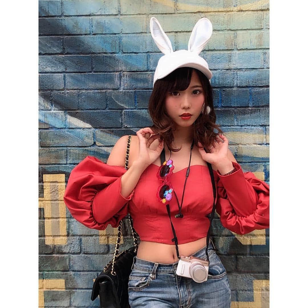 福田琴美さんのインスタグラム写真 - (福田琴美Instagram)「lilybrownのトップス可愛い🥺💓 去年も同じ型買ったけど今年は色違いで☺️❤️ 暖かくなってきたしディズニーで乾杯しよーぜ🍻🍻💓 乾杯してくれる人募集中。笑 . . . #タレント #女優 #グラビア #グラドル  #disney #グラドル自画撮り部 #撮影 #サロモ  #撮影モデル #snidel #ディズニーコーデ  #girl #インスタグラビア #美女図鑑 #ビジョビ  #横乳 #巨乳 #disneysea #下乳  #撮影会 #水着 #下着 #私服 #code  #lilybrown #リリーブラウン #ディズニー  #ディズニーシー #disney」4月22日 8時25分 - kotomi_fukuda