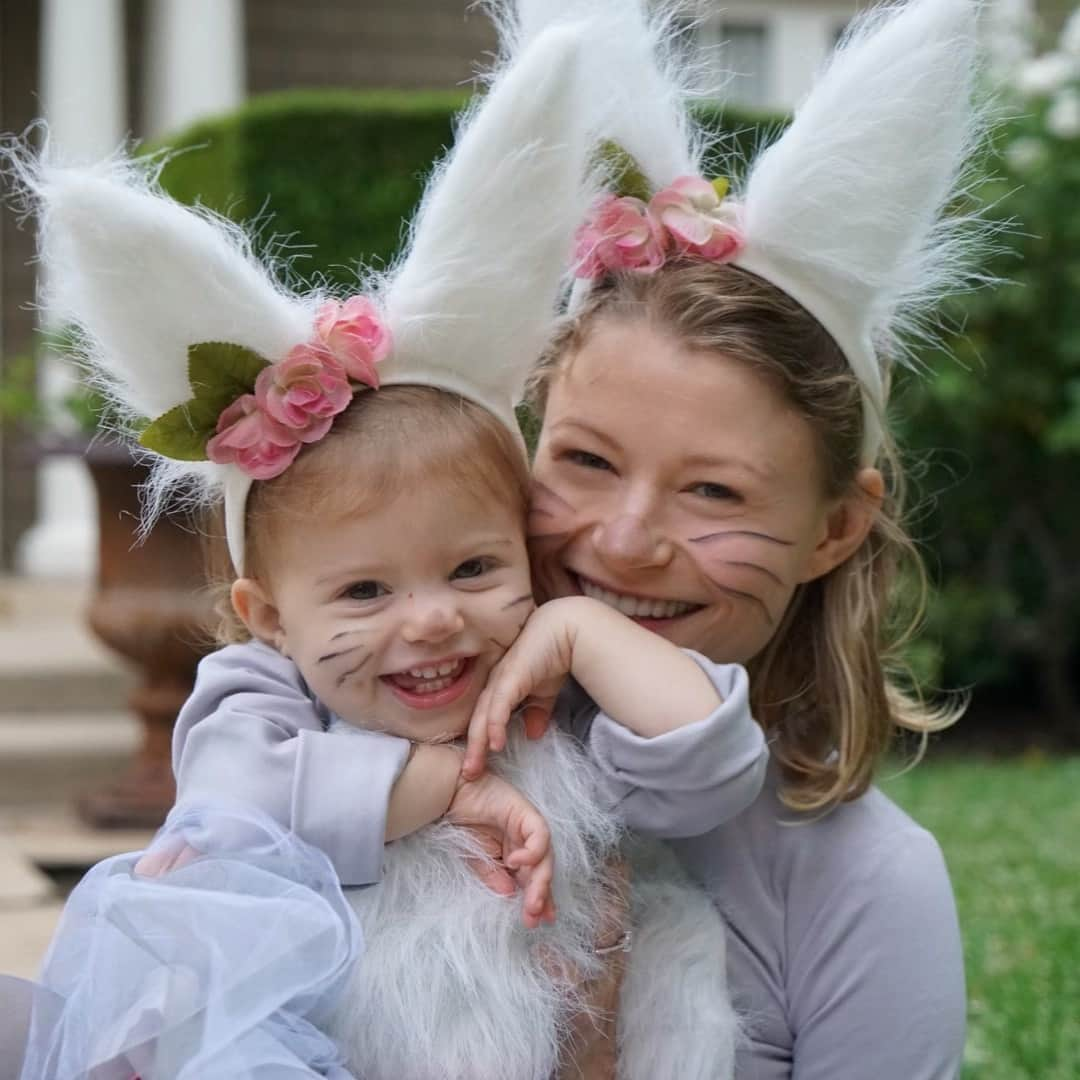 エミリー・デ・レイヴィンさんのインスタグラム写真 - (エミリー・デ・レイヴィンInstagram)「Happy Easter from us little bunnies!🐰🐰 can’t believe this was already like a year & a half ago! Time flys... #happyeaster」4月22日 8時30分 - emiliede_ravin