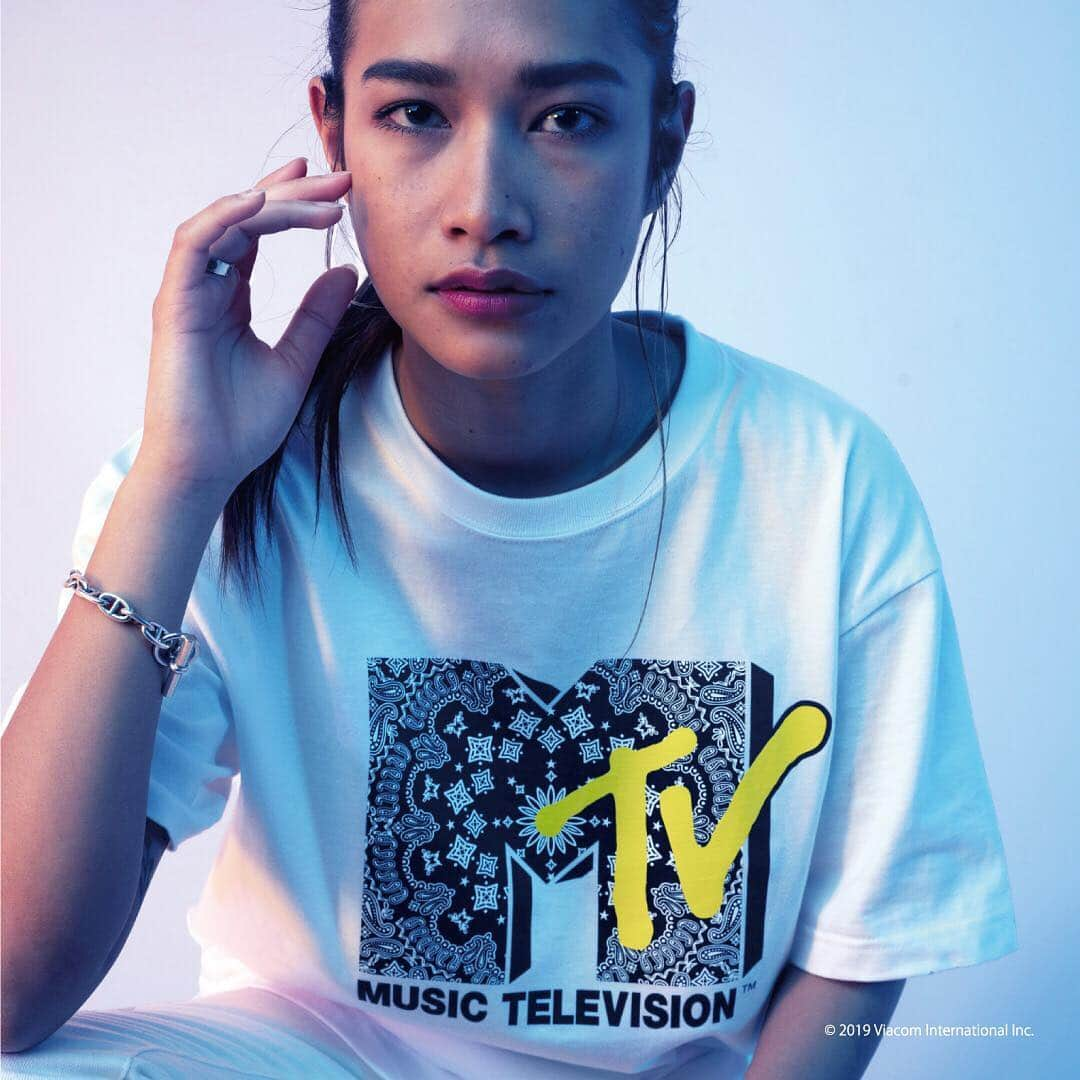 tk.TAKEO KIKUCHIさんのインスタグラム写真 - (tk.TAKEO KIKUCHIInstagram)「＜RECOMMEND＞ MTV×tk.TAKEO KIKUCHI . 180カ国以上で4.5億世帯を超える視聴者に愛されている「MTV」とtk.TAKEO KIKUCHI の別注T シャツが発売。 1981 年にアメリカで 「MUSIC TELEVISON」＝「MTV」としてスタートし、ミュージックビデオを単なる宣伝ツールから革新的な映像作品へと押し上げ、数々の才能豊かなアーティストやクリエイターと共に新たな音楽シーンを 創り上げてきた世界最大級の音楽& エンターテインメント・ブランド「MTV」。 . 日本最大級のホリデーシーズン目前！ゴキゲンなT シャツを着て街へ出かけよう！ . photo by @shuhei.da  styling by @yujililynakata  model by @yuka__nca . -----------------------. T-shirt ￥4,500+TAX . .  #tkTAKEOKIKUCHI #tk #takeokikuchi #WORLD  #tshirt #summerfashion #ootd  #japan #tokyo #fashion #style #2019  #newarrival #exclusive #夏 #ティーケータケオキクチ #ティーケー #タケオキクチ #ワールド #夏の新作 #新作  #パンツ  #メンズファッション #メンズコーデ #mtv #プリントtシャツ #別注」4月22日 8時38分 - tk.takeokikuchi_official