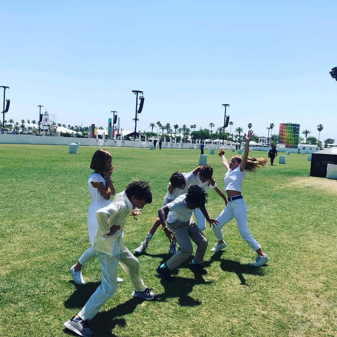 ローラ・グラウディーニさんのインスタグラム写真 - (ローラ・グラウディーニInstagram)「Kids’ first #coachella - HAPPY EASTER Y’all ! (Weekend 2) #diditagain」4月22日 9時00分 - trulylolaglaudini