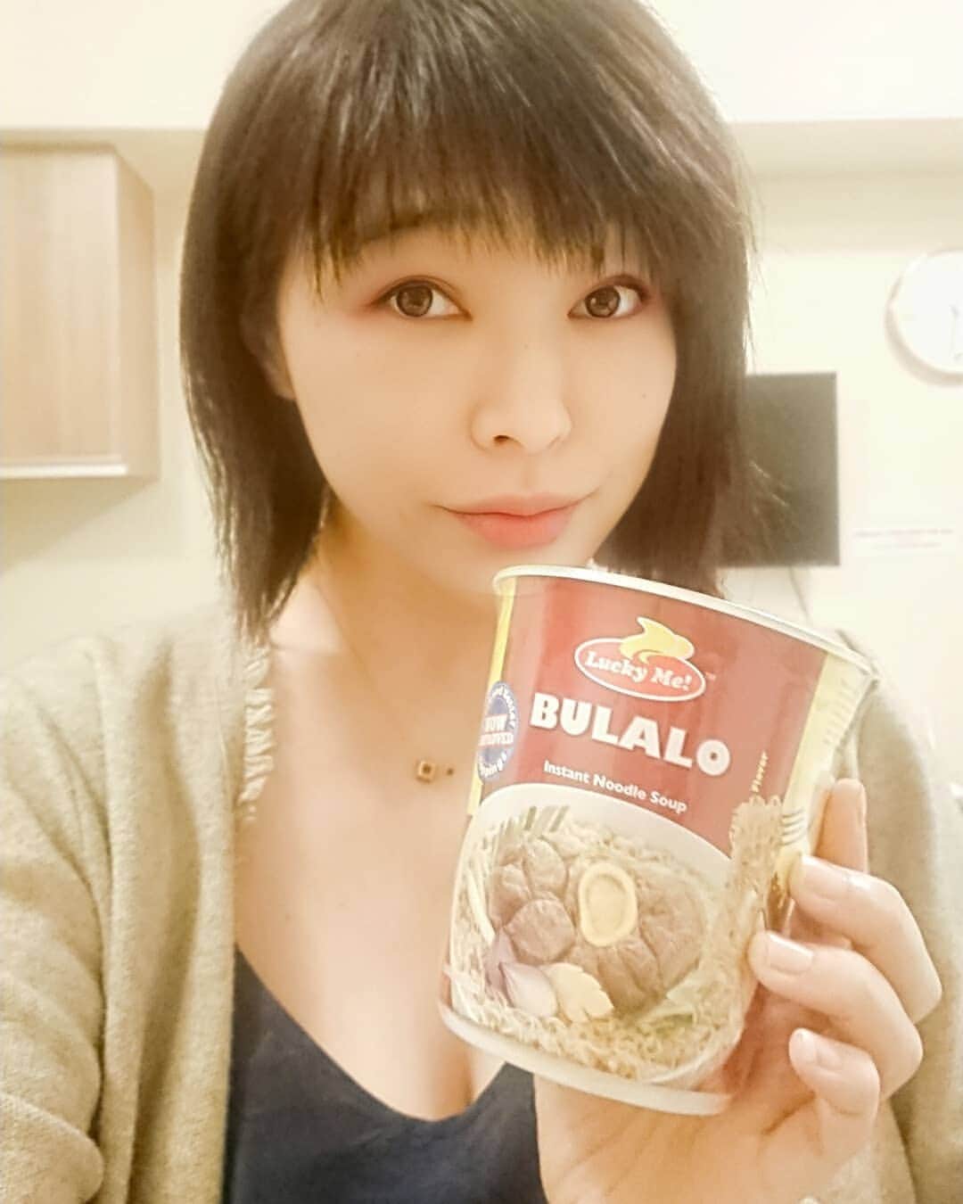 松坂南さんのインスタグラム写真 - (松坂南Instagram)「カップ麺。食べようと思ったらケトルが動かず…おみやげにしました(笑)  #itsmorefuninthephilippines」4月22日 9時06分 - minami_matsuzaka