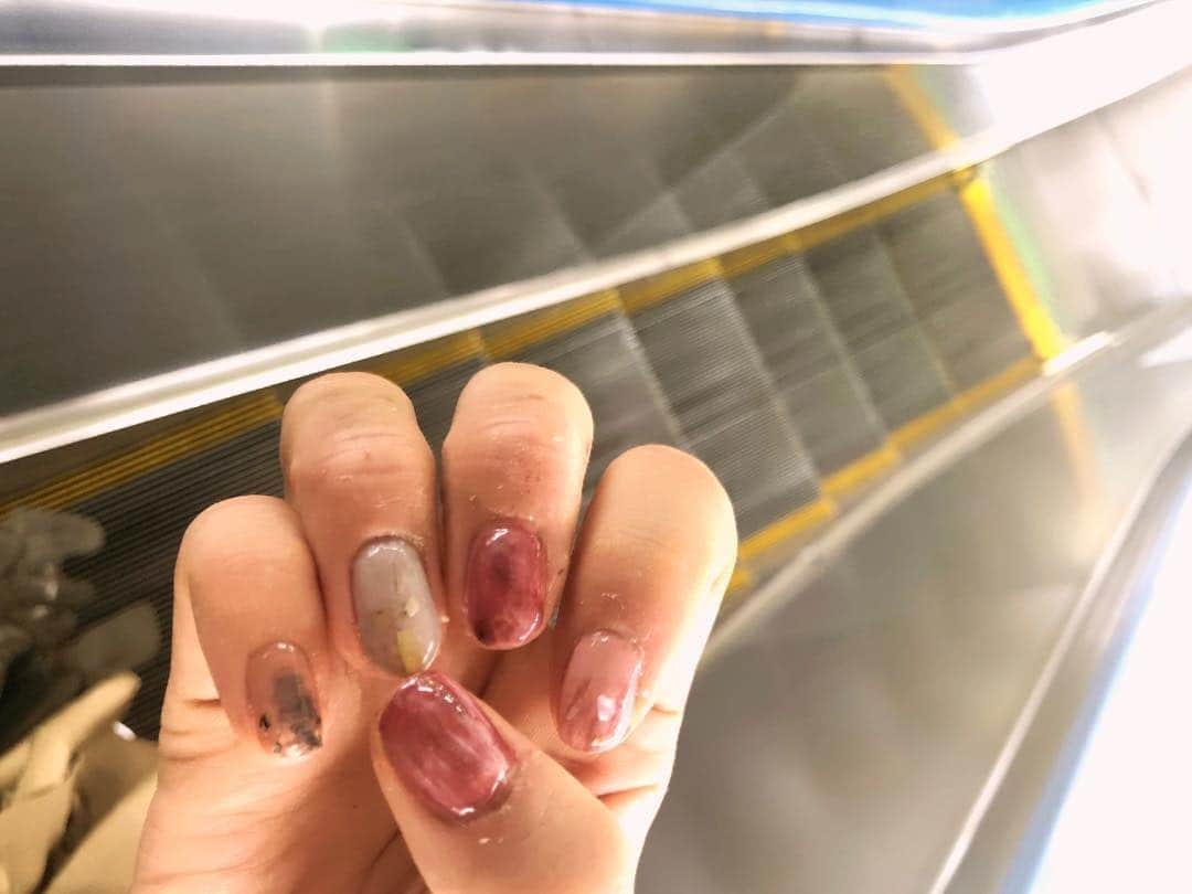 村上佳菜子さんのインスタグラム写真 - (村上佳菜子Instagram)「. . . NEW nails (myself) 新しくセルフジェルネイル☺︎ 右と左と違うデザインにしてみた☺︎💓 ささくれちゃんがおはようしてるのは、 無視してね！笑笑 . 全然関係ないけど☺︎←これマイブーム☺︎ . #Canaちゃんネイル #自己満グラム」4月22日 9時04分 - kanako_m_official