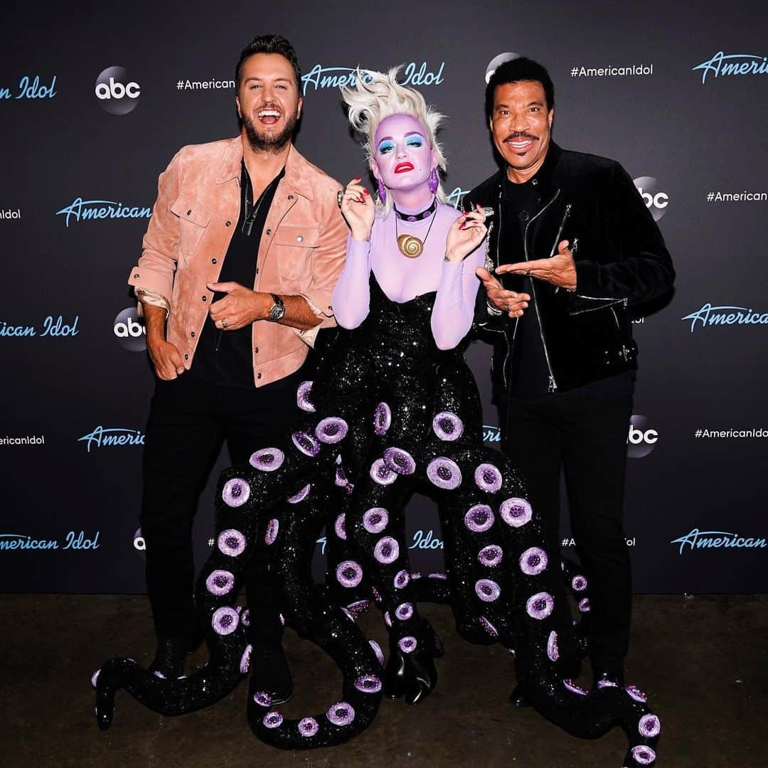 ライオネル・リッチーさんのインスタグラム写真 - (ライオネル・リッチーInstagram)「Time to take matters into your own tentacles! Disney Night is underway at @americanidol! Tune in to ABC! #americanidol #DisneyNight #ursula」4月22日 9時14分 - lionelrichie