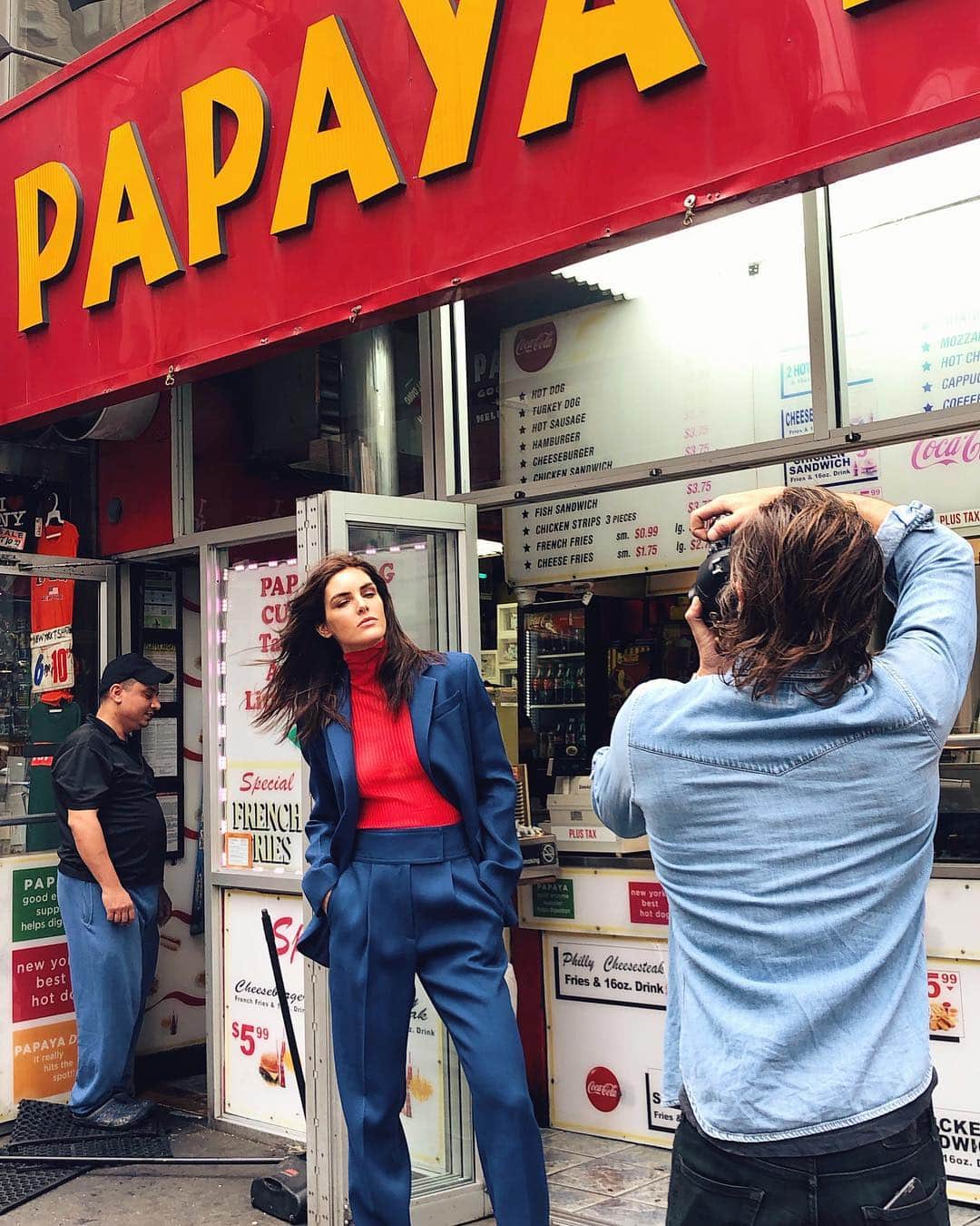 ヒラリー・ローダのインスタグラム：「🌭🌭🌭」