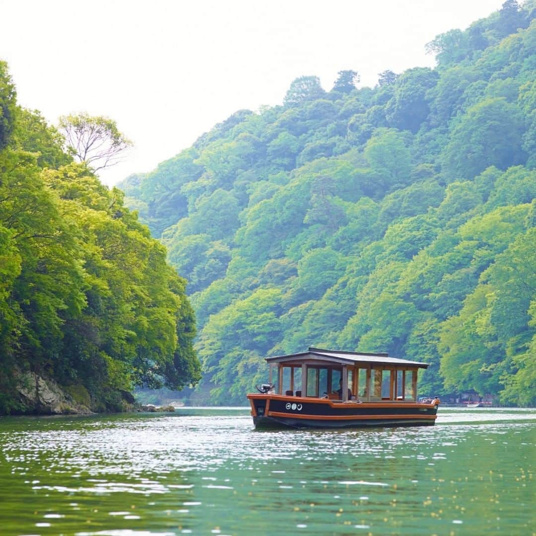HOSHINOYA｜星のやさんのインスタグラム写真 - (HOSHINOYA｜星のやInstagram)「HOSHINOYA Kyoto takes you on a great journey with a reflection under fresh green.#hoshinoyakyoto #kyoto #arashiyama #hoshinoya #hoshinoresorts #星のや京都 #京都 #嵐山 #星のや #星野リゾート」4月22日 9時17分 - hoshinoya.official
