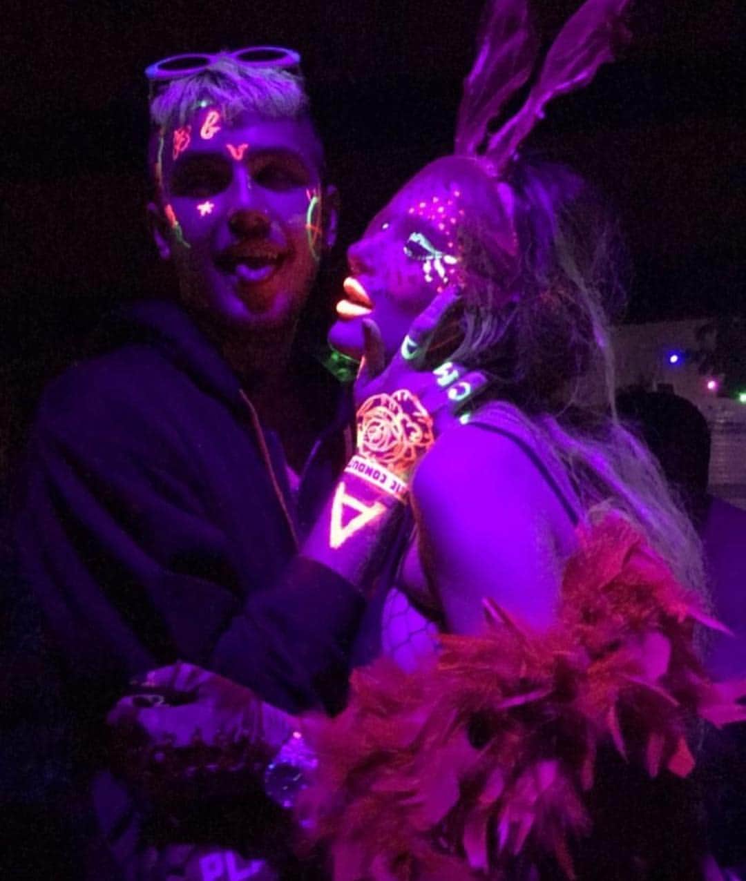 ベラ・ゾーンさんのインスタグラム写真 - (ベラ・ゾーンInstagram)「In honor of easter really missing ur presence💫 sad little bunny :(( @lilpeep」4月22日 9時17分 - bellathorne