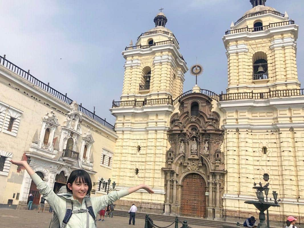 塩見珠希さんのインスタグラム写真 - (塩見珠希Instagram)「リマ🇵🇪 ペルーの首都 #リマ🇵🇪 世界遺産の旧市街地区に行きました◎ 広場がたくさんあったり、近くに市場があるから、人でごった返してた🤗 ・ #アウトドア  #GW #peru #ペルー #Lima #lb_outdoor #諸王の街 #backpack  #バックパッカー #バックパッカー女子」4月22日 9時20分 - _shiomi6