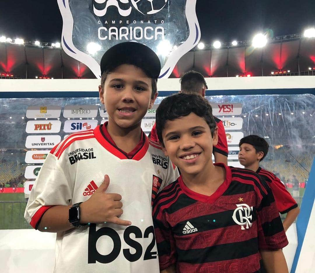 ジーコさんのインスタグラム写真 - (ジーコInstagram)「Parabens ao C R Flamengo,nosso querido Mengao,pelo trigésimo quinto titulo do Campeonato Carioca.Indiscutivel o domínio absoluto nos 2 jogos finais.Parabens ao meu amigo Abel por mais uma conquista,todos os membros de sua comissão tecnica,jogadores e principalmente a torcida que esteve e esta sempre apoiando o time.E por favor,nao tirem a felicidade de quem esta feliz. FESTA NA FAVELA.」4月22日 14時48分 - zico