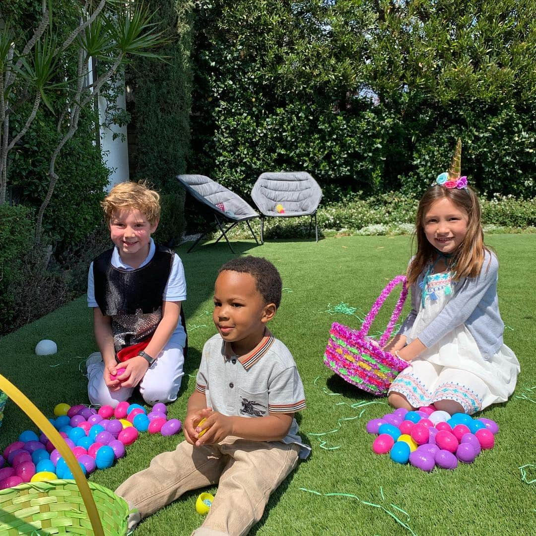 ペトラ・フラナリーさんのインスタグラム写真 - (ペトラ・フラナリーInstagram)「Easter Gang 🐰🐥🐇 💕💗」4月22日 9時31分 - petraflannery