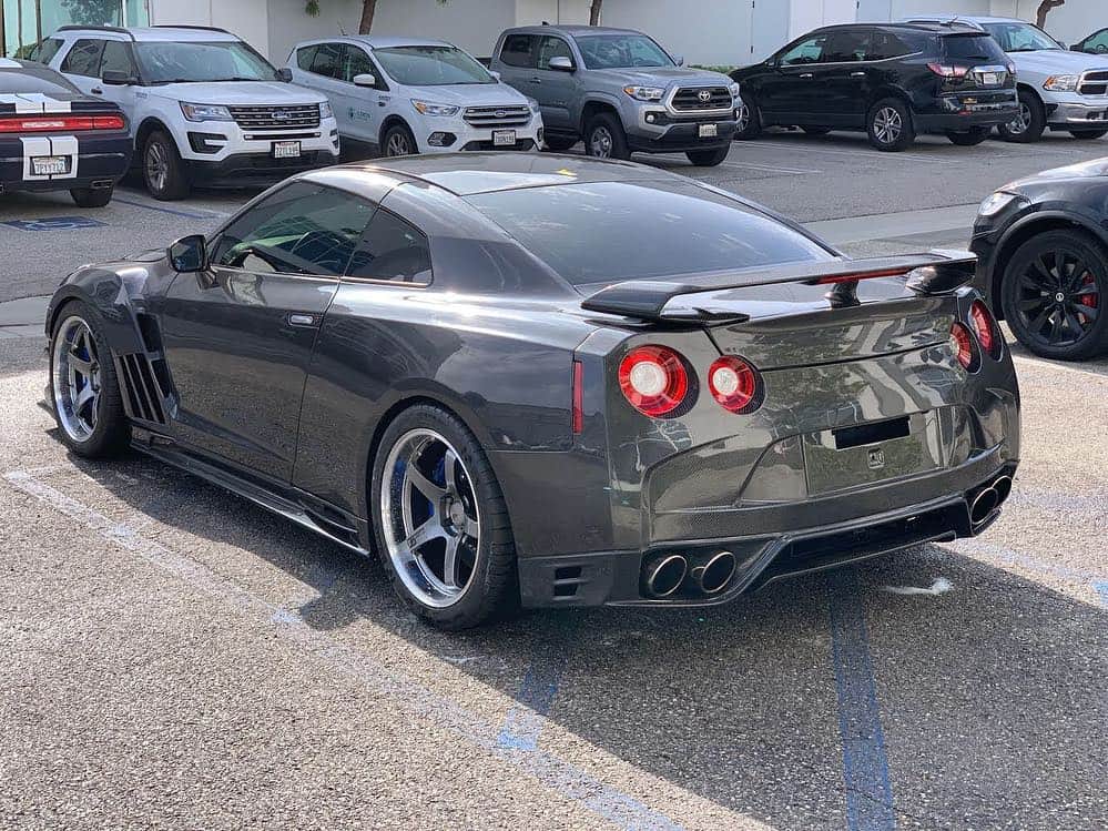 CarsWithoutLimitsさんのインスタグラム写真 - (CarsWithoutLimitsInstagram)「@Formidable_gtr‘s Full carbon fiber 1400 WHP Nissan GTR nearing completion @bulletproofautomotive. Fight or flight? Maybe both? Sympathetic nervous system on full blast #palpitations #dilatedpupils #focus.  Reveal pics courtesy of @benschafferig  #overtakeinternational #varisjapan #gtrlife #gtrheritage #battalion30five #gtr #r35 #nissan #nismo #nissangtr #masterpiece #carbonfiber #fastandfurious #fastcar #racecar #weightreduction」4月22日 9時32分 - carswithoutlimits