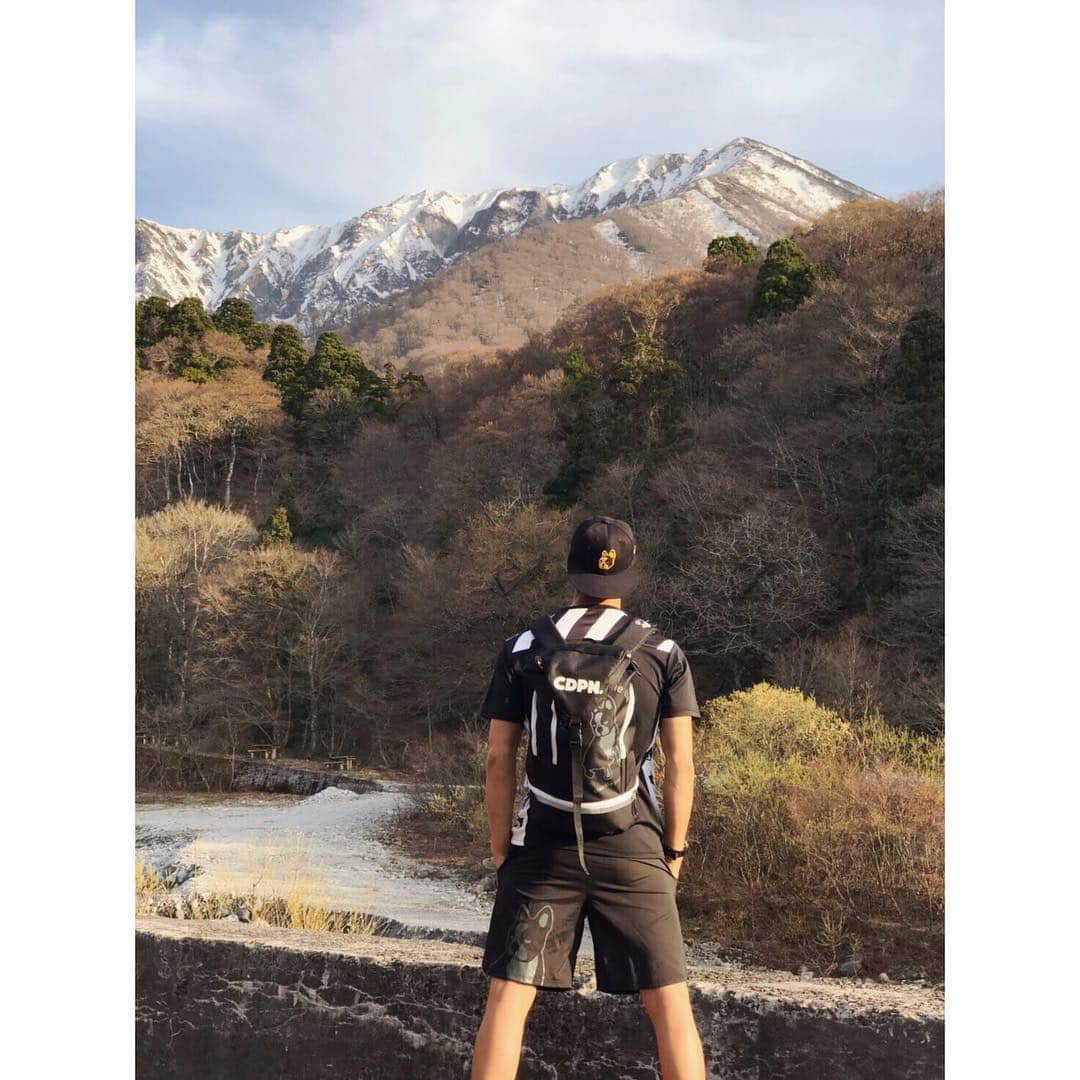 北野貴之さんのインスタグラム写真 - (北野貴之Instagram)「サッカージャンキー！ スポーツウェアー。 トップスとパンツのセットアップのスターラインの商品。 とっても素敵です。 下のパンツは、どの種類のタイプを持ってきても似合いますね。  有楽町マルイ8Fにて、継続して期間限定ショップしております。 多数入荷しておりますので、お店へ是非遊びに来てください！  インスタグラムアカウント @claudiopandiani_yurakucho  #スポーツウェア#旅スタイル#楽なのに#カッコいい」4月22日 9時51分 - takashi_kitano