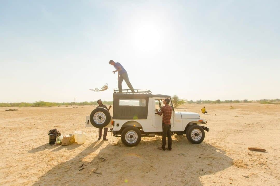 National Geographic Travelさんのインスタグラム写真 - (National Geographic TravelInstagram)「Photo by @emilypolar l Our compact jeep dropping us off with water and the essentials before meeting up with the camels to walk us out into the Thar desert for the night. To see more adventures from around the world follow @emilypolar #Thar #Rajasthan #India #desert」4月22日 10時04分 - natgeotravel