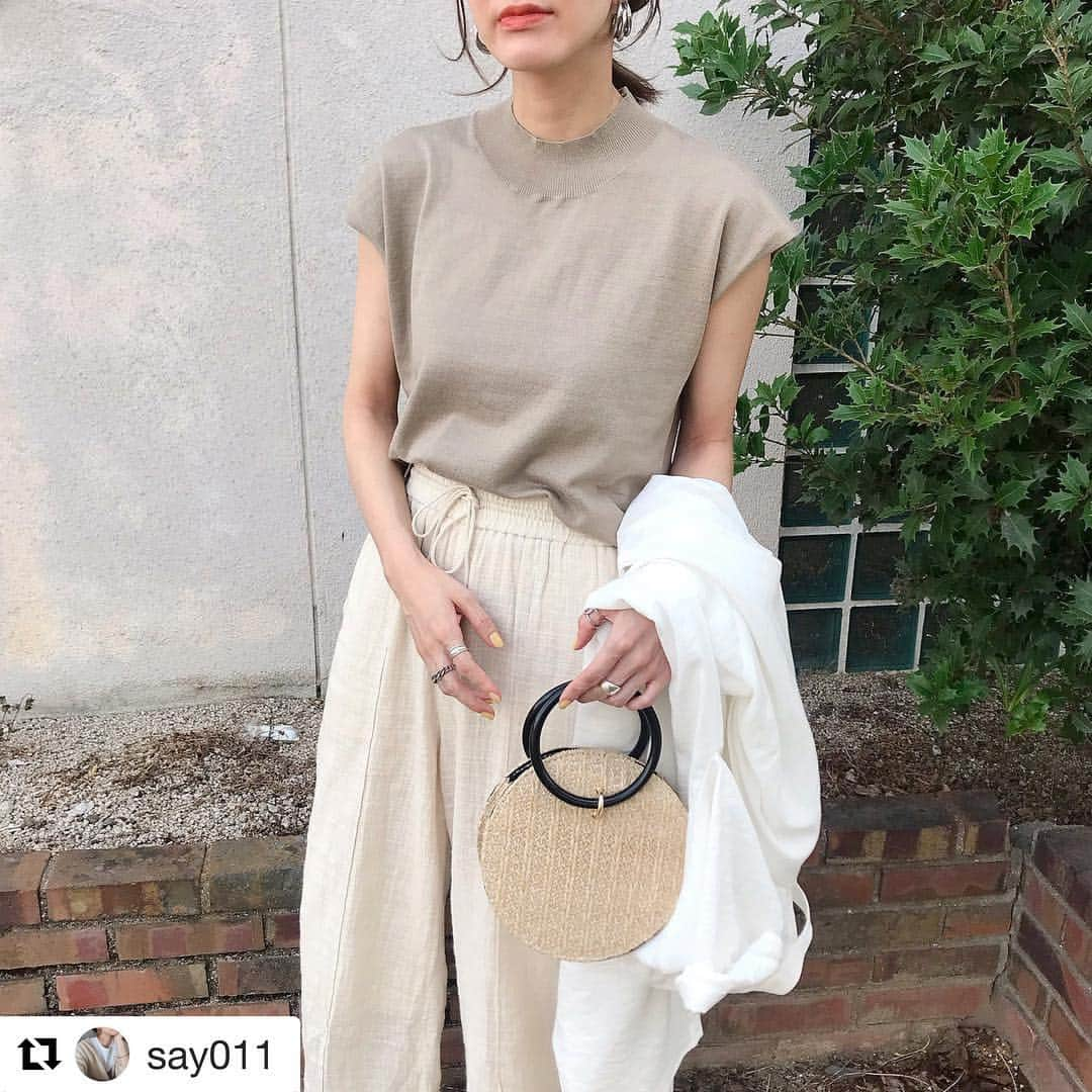 ショップにこにこさんのインスタグラム写真 - (ショップにこにこInstagram)「#Repost @say011 with @get_repost ・・・ ・ このニットの 着心地最高過ぎる♡ ・ フレンチスリーブなのも 嬉しいね◎ @titivatejp  #ベーシックフレンチスリーブライトニット ・ ・ ・ ・ 今日は大阪行く予定で それを楽しみに頑張ったのに 行けなくなって💦 残念過ぎる😭😭 ・ ・ 明日は 心の友に癒してもらおう☺️← ・ ・」4月22日 10時10分 - shopnikoniko