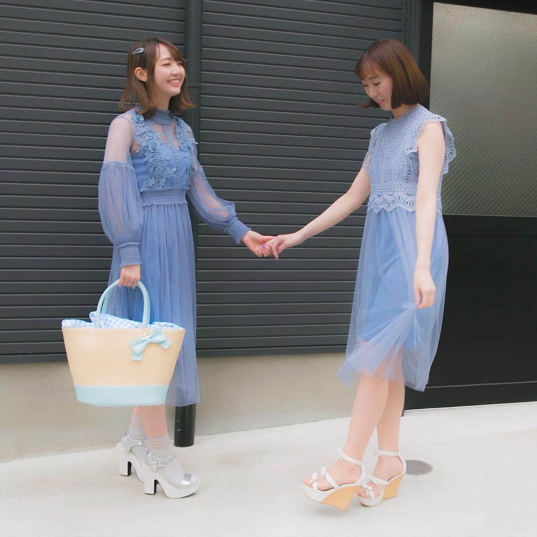 SuperGroupiesのインスタグラム：「🌈#アイドリッシュセブン かごバッグがペアで当たる🌈スパグルプレゼントキャンペーン開催💕⠀⠀⠀⠀⠀ もうすぐゴールデンウィークですね！ ⠀⠀⠀⠀⠀ 当店ではゴールデンウィーク期間中、 「アイドリッシュセブン」とコラボした 可愛いかごバッグ7種をお友達とあなた、 二人にプレゼント🎁するキャンペーンを開催します🙌🏻 ⠀⠀⠀⠀⠀ 下記の詳細をチェックして、 お友達と一緒にバッグを当てよう💓 ﻿ ⠀⠀⠀⠀⠀ ⠀⠀⠀⠀⠀ 応募条件を満たした方の中から抽選で、﻿ 合計14名様（7組）に以下のアイテムをプレゼント🎉﻿ ＝＝＝＝＝＝＝＝＝＝＝＝＝＝＝＝＝＝＝＝＝＝＝﻿ 🎁プレゼント商品🎁﻿ ①和泉一織モデル かごバッグ ②二階堂大和モデル かごバッグ ③和泉三月モデル かごバッグ ④四葉環モデル かごバッグ ⑤逢坂壮五モデル かごバッグ ⑥六弥ナギモデル かごバッグ ⑦七瀬陸モデル かごバッグ 📍それぞれ1組様に2個ずつプレゼントします。 ＝＝＝＝＝＝＝＝＝＝＝＝＝＝＝＝＝＝＝＝＝＝＝﻿ ⠀⠀⠀⠀⠀ この投稿は「④四葉環モデル かごバッグ」が 1組様に当たる応募用投稿です。 ⠀⠀⠀⠀⠀ 他モデルに応募したい方は 今後の投稿をお待ちください♪ ⠀⠀⠀⠀⠀ もちろん、複数のプレゼントに応募しても大丈夫です🙆‍♀️ ⠀⠀⠀⠀⠀ 🎁キャンペーン期間🎁 4/19（金）〜5/6（火） ⠀⠀⠀⠀⠀ ⠀⠀⠀⠀⠀ 🎁応募方法🎁 カンタン2ステップで応募できます！ ─────────────────────﻿ 1️⃣SuperGroupies 公式アカウント（ @supergroupies ）をフォロー﻿ 2️⃣この投稿のコメント欄に、一緒に「四葉環モデル / かごバッグ」をゲットしたい友達(インスタグラムのアカウント)を1人タグ付け﻿ ─────────────────────﻿ 📍1コメントを1エントリーとさせて頂きますので、お互いタグ付けし合うとさらに当選率がアップ！ 📍お一人で違うお友達をたくさんタグ付けするのもOKです！ 📍タグ付けするお友達が当店のアカウントをフォローする必要はございません。 ⠀⠀⠀⠀⠀ ⠀⠀⠀⠀⠀ これからの季節はもちろん  #ナナライ でも大活躍しそうなかごバッグ🌈 お友達とおそろしてお出かけしてみませんか👭✨ ⠀⠀⠀⠀⠀ この写真のぴかちゃんとへいりんみたいに おそろコーデで夏のイベントを楽しむのもおすすめです😉 ⠀⠀⠀⠀⠀ 応募期間は5月6日（月・祝）まで！﻿ ⠀⠀⠀⠀⠀ たくさんのご応募お待ちしております👏﻿ ⠀⠀⠀⠀⠀ ⠀⠀⠀⠀⠀ ご質問等ございましたらコメント欄にて承ります🎀﻿ ⠀⠀⠀⠀⠀ ⠀⠀⠀⠀⠀ 【注意事項】 📍当選者には5月31日(金)までに当店のアカウントからDMをお送りします。尚、当選連絡は代表者（コメントした方）のみになります。 📍プレゼントの発送は代表者とお友達、まとめての発送もしくは別々の発送がお選びいただけます。 📍当選商品の発送は日本国内に限らせていただきます。﻿ 📍当選した方はこちらのアカウント・ライブ配信にて紹介させていただく場合がございますので、予めご了承ください。﻿ ⠀⠀⠀⠀⠀ ⠀⠀⠀⠀⠀ #supergroupies #anime #japaneseanime #スーパーグルーピーズ #アニメ #アニメコラボ #コラボグッズ #ファッションにアニメを #アニメグッズ #アイナナ #idolish7 #i7 #プレゼントキャンペーン #四葉環 #tamakiyotsuba #かごバッグ #かごバッグコーデ #ブルーコーデ #双子コーデ #おそろコーデ #リンクコーデ #twinlook #트윈룩 #시밀러룩」