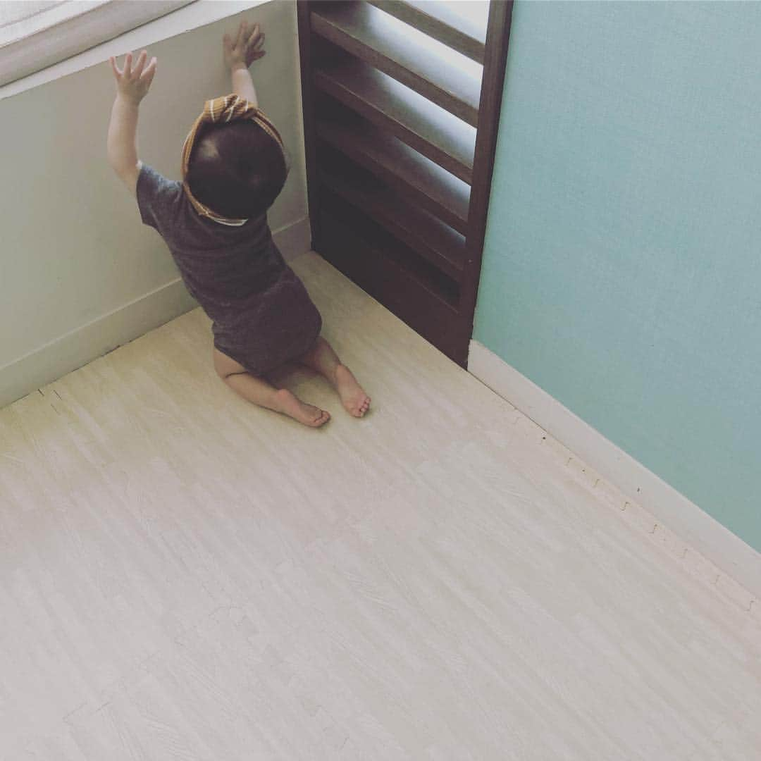 EMILY/BLUEさんのインスタグラム写真 - (EMILY/BLUEInstagram)「お部屋でも遊び、 ホテル内のkidsスペースでも元気モリモリっ💪🏼👶🏻 朝はbabyでもやっぱりむっくみんw #guam #trip #baby #love #outfit #smile #ootd #hotelnikkoguam #hotel #kidsroom #fashion #premierhotelgroup #カジュアルコーデ #ベビー服 #ファッション #コーディネート #グアム #赤ちゃん #赤ちゃんのいる生活 #9ヶ月 #旅 #旅行 #ホテルニッコーグアム #プレミアホテルグループ #ホテル #キッズルーム #赤ちゃんコーデ」4月22日 10時12分 - emilybluejewelry0220