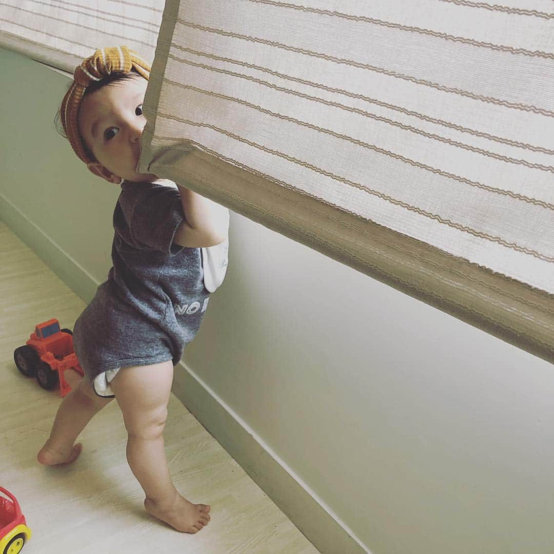 EMILY/BLUEさんのインスタグラム写真 - (EMILY/BLUEInstagram)「お部屋でも遊び、 ホテル内のkidsスペースでも元気モリモリっ💪🏼👶🏻 朝はbabyでもやっぱりむっくみんw #guam #trip #baby #love #outfit #smile #ootd #hotelnikkoguam #hotel #kidsroom #fashion #premierhotelgroup #カジュアルコーデ #ベビー服 #ファッション #コーディネート #グアム #赤ちゃん #赤ちゃんのいる生活 #9ヶ月 #旅 #旅行 #ホテルニッコーグアム #プレミアホテルグループ #ホテル #キッズルーム #赤ちゃんコーデ」4月22日 10時12分 - emilybluejewelry0220