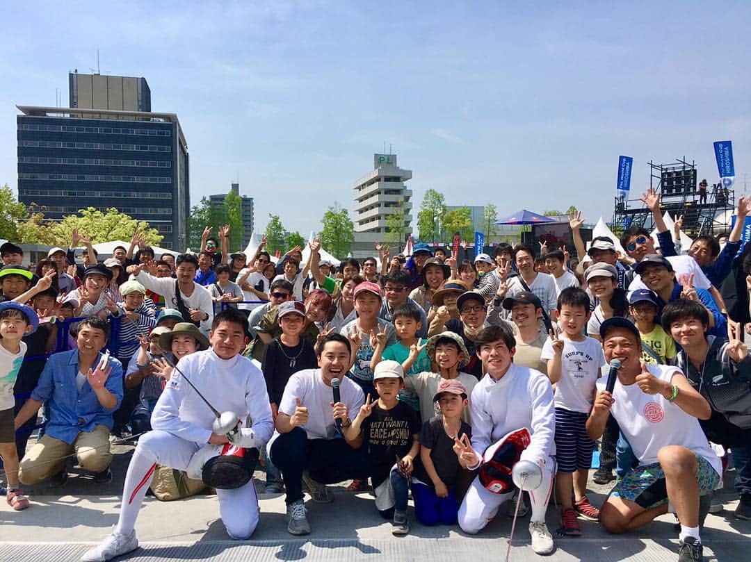 太田雄貴さんのインスタグラム写真 - (太田雄貴Instagram)「この写真が一番好き！！ やっぱ、みんな笑顔っていうのが一番だね！！☀️😊 #fisehiroshima  #nissanleaf  #フェンシング」4月22日 10時22分 - yuki_ota_fencing