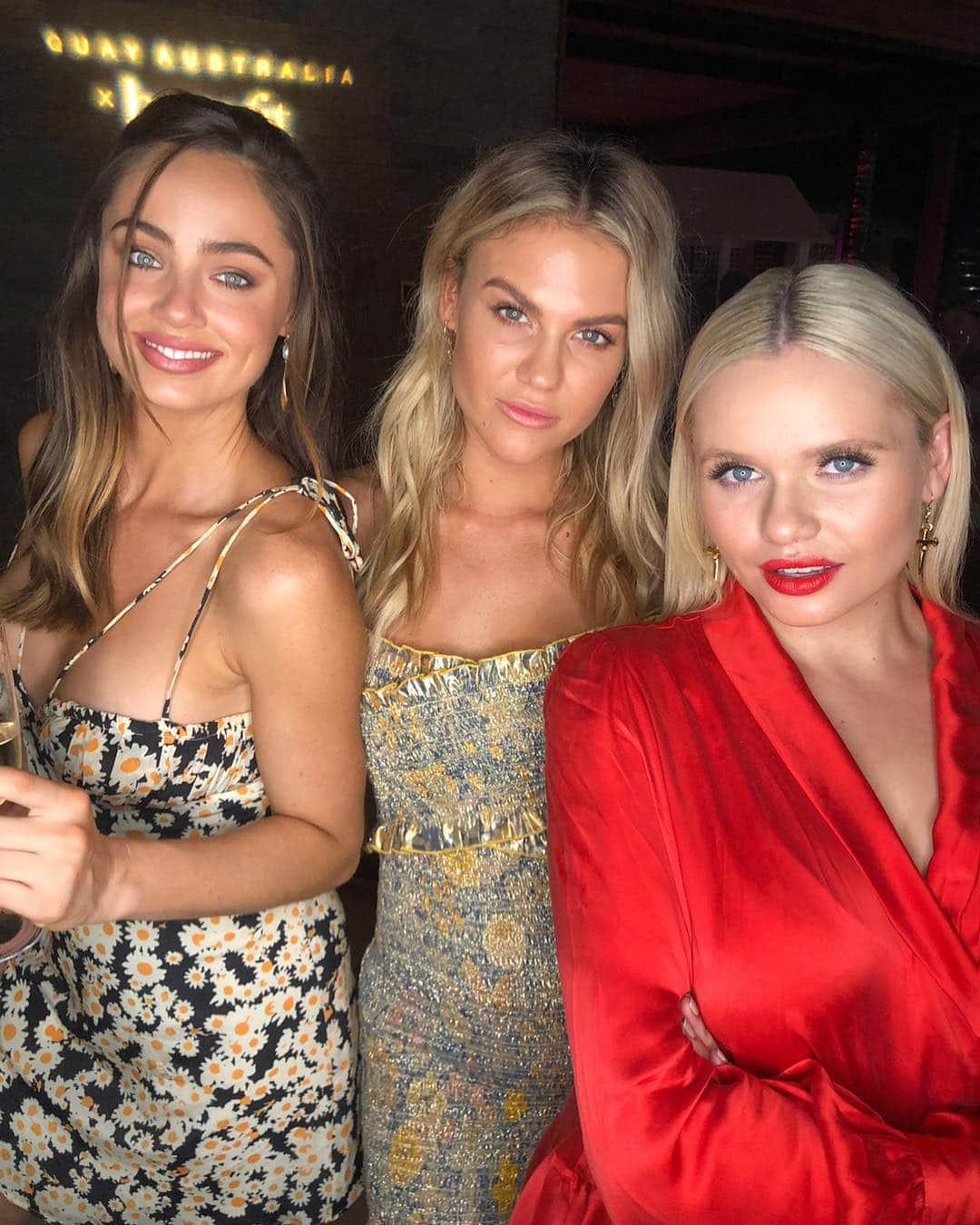 アリ・シンプソンさんのインスタグラム写真 - (アリ・シンプソンInstagram)「missing my villa roomies right about now!! much luvvvvv ♥️ x」4月22日 10時29分 - allisimpson