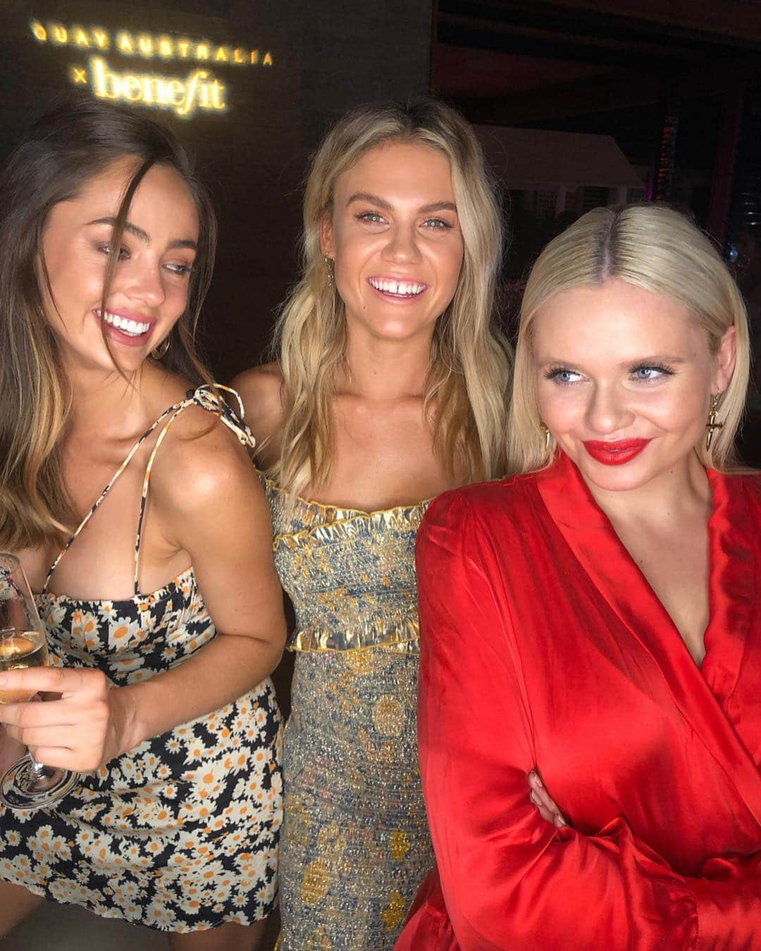 アリ・シンプソンさんのインスタグラム写真 - (アリ・シンプソンInstagram)「missing my villa roomies right about now!! much luvvvvv ♥️ x」4月22日 10時29分 - allisimpson