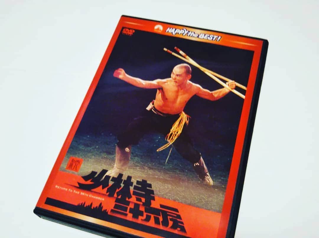 伊藤修子さんのインスタグラム写真 - (伊藤修子Instagram)「昨晩は続のほうを観ました。39年前の映画ですがカラ・ワイさんが現在と雰囲気が変わらず…。若い頃の映画ではよく良い感じの中国服着ていらっしゃいます。 #少林搭棚大師」4月22日 10時29分 - itoshuko