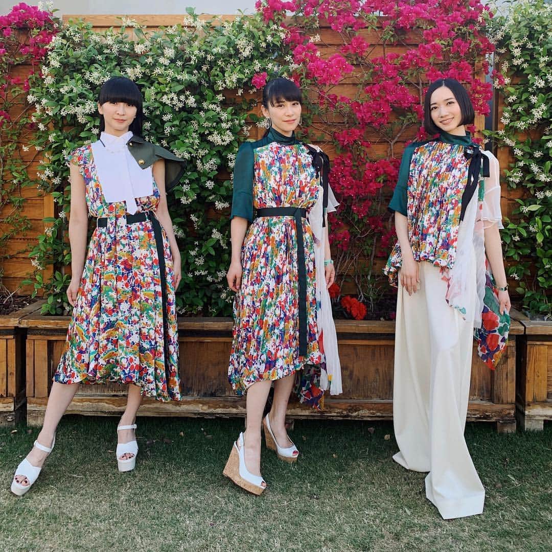 Perfumeさんのインスタグラム写真 - (PerfumeInstagram)「Desert days. 🌵 Planned something fun for our set tonight #Coachella. See you at the Gobi stage at 8:20pm. ✌️ #sacai」4月22日 10時30分 - prfm_official