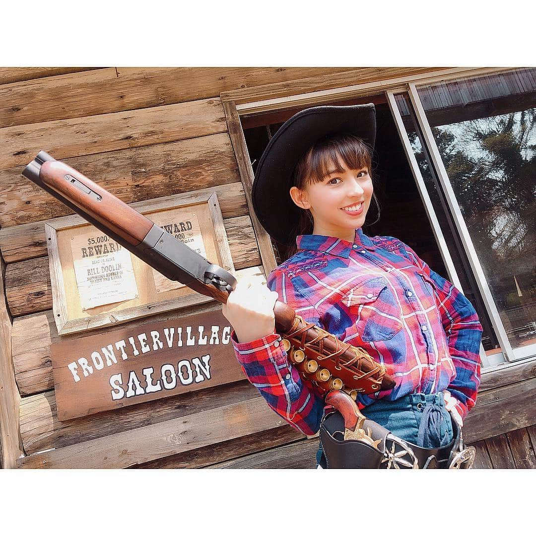 アイシスさんのインスタグラム写真 - (アイシスInstagram)「Western girl🌋 先日の西部劇ごっこ2019の記事が ハイパー道楽さんに上がっています！！ 西部劇ごっこ本当に盛り上がる！！ いち早くSAAのモデルガンが欲しい滝澤であった💭火薬の匂いが素晴らしいよ http://www.hyperdouraku.com/event/seibugeki1904/index.html  #西部劇ごっこ #西部劇 #Western #cowboy #cowgirl #westernphotography #westernlife #サバゲー #SAA #がほしい #shotgun #ショットガン #モデルガン #gun #airsoft #airsoftlove #airsofter #airsofterphoto #airsoftgirl #ハイパー道楽 #フロンティアビレッジ」4月22日 10時51分 - isis_osushi