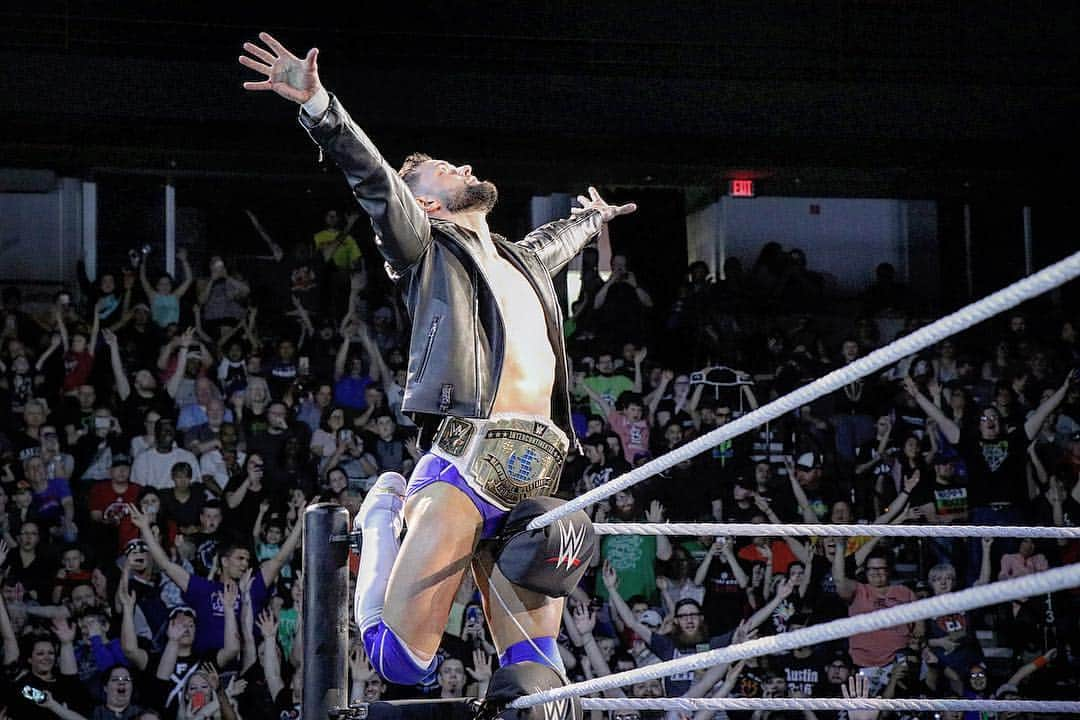 WWEさんのインスタグラム写真 - (WWEInstagram)「@finnbalor kicks things off here for #ShieldsFinalChapter and leaves STILL your Intercontinental Champion after defeating @iameliaswwe!」4月22日 10時48分 - wwe