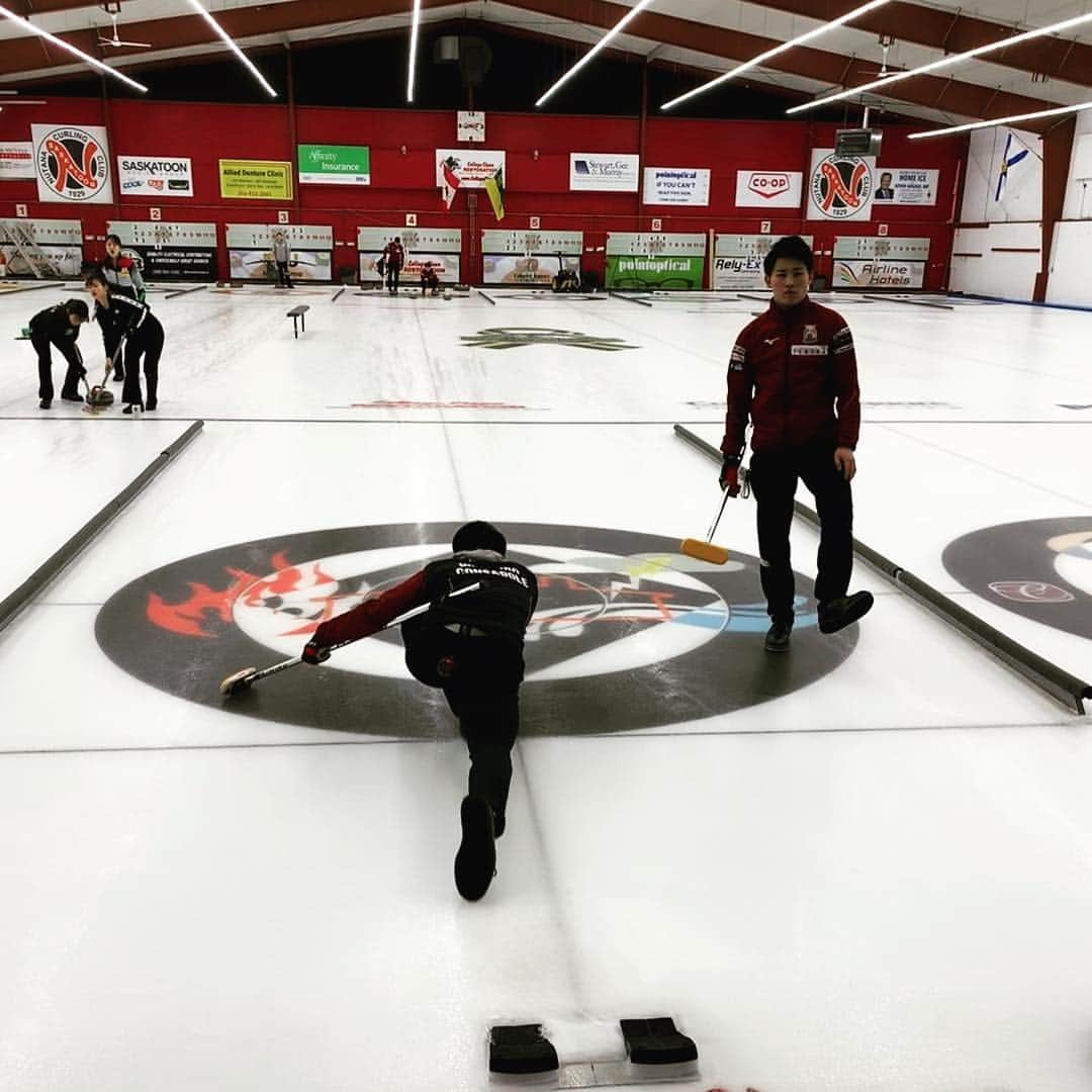 阿部晋也さんのインスタグラム写真 - (阿部晋也Instagram)「Humpty’s Champions Cup出場のためSaskatoonに来ています。 Nutana Curling Clubで練習していますが、今日は韓国女子チームと軽い練習試合をするなどして調整しました。 今季最後の大会、出場チームは豪華過ぎますが、良い形で終えられるように頑張ります🥌  #北海道コンサドーレ札幌 #コンサドーレカーリングチーム #gsoc #curling #saskatoon」4月22日 11時07分 - shinyabe106