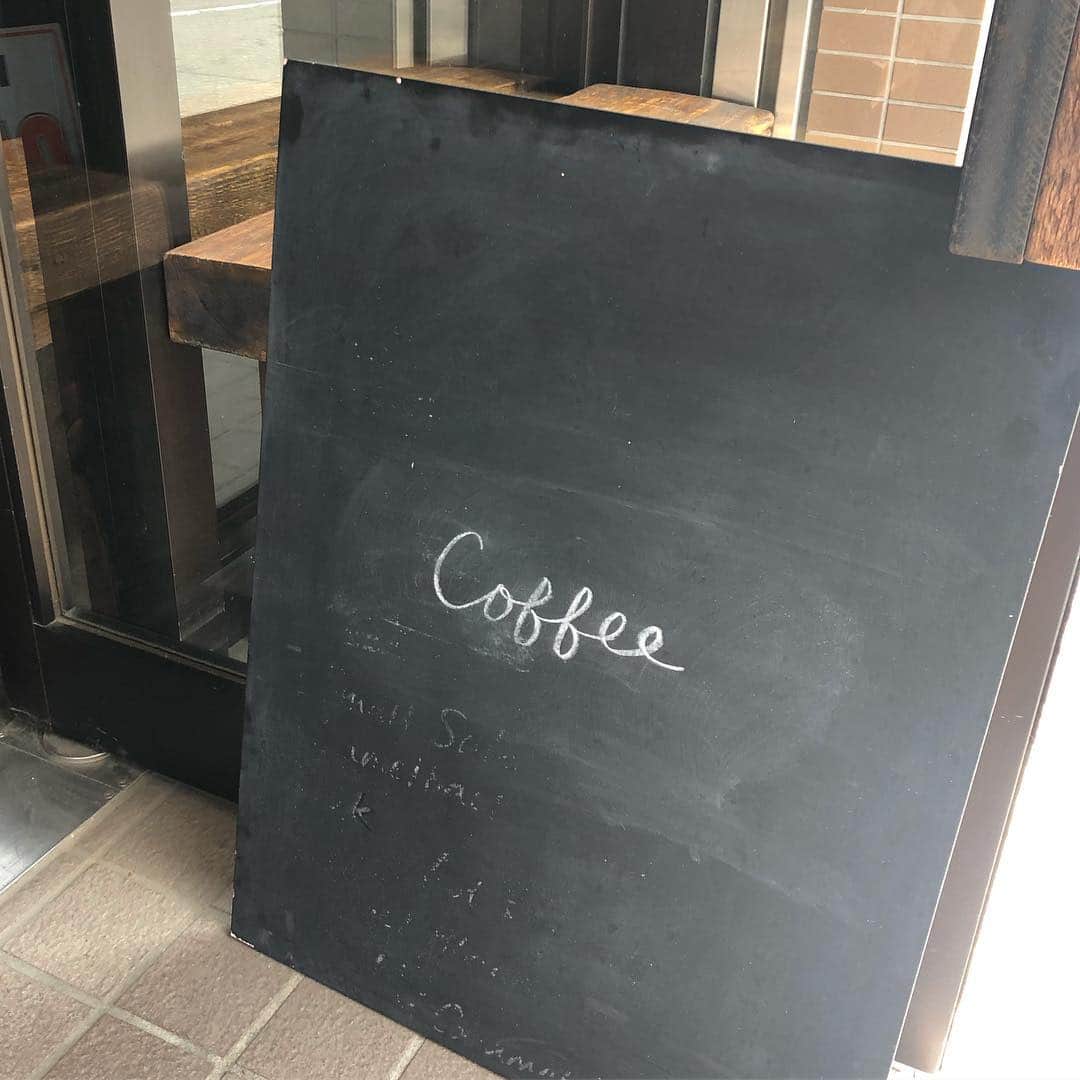 佐藤 渚さんのインスタグラム写真 - (佐藤 渚Instagram)「皆さまコーヒーはお好きですか？？☕︎ ちょっと前まで私の中でタピオカ巡りにハマっていたけど、 そろそろダイエットしたいので、 コーヒー巡りにに切り替えます♪  一緒にカフェラテ飲もうね☕️笑  #cafe#カフェラテ#キャメルバック」4月22日 11時20分 - nagisa_1222