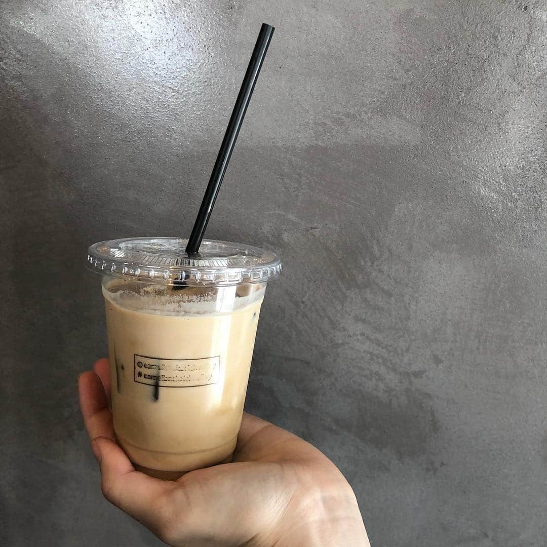佐藤 渚さんのインスタグラム写真 - (佐藤 渚Instagram)「皆さまコーヒーはお好きですか？？☕︎ ちょっと前まで私の中でタピオカ巡りにハマっていたけど、 そろそろダイエットしたいので、 コーヒー巡りにに切り替えます♪  一緒にカフェラテ飲もうね☕️笑  #cafe#カフェラテ#キャメルバック」4月22日 11時20分 - nagisa_1222