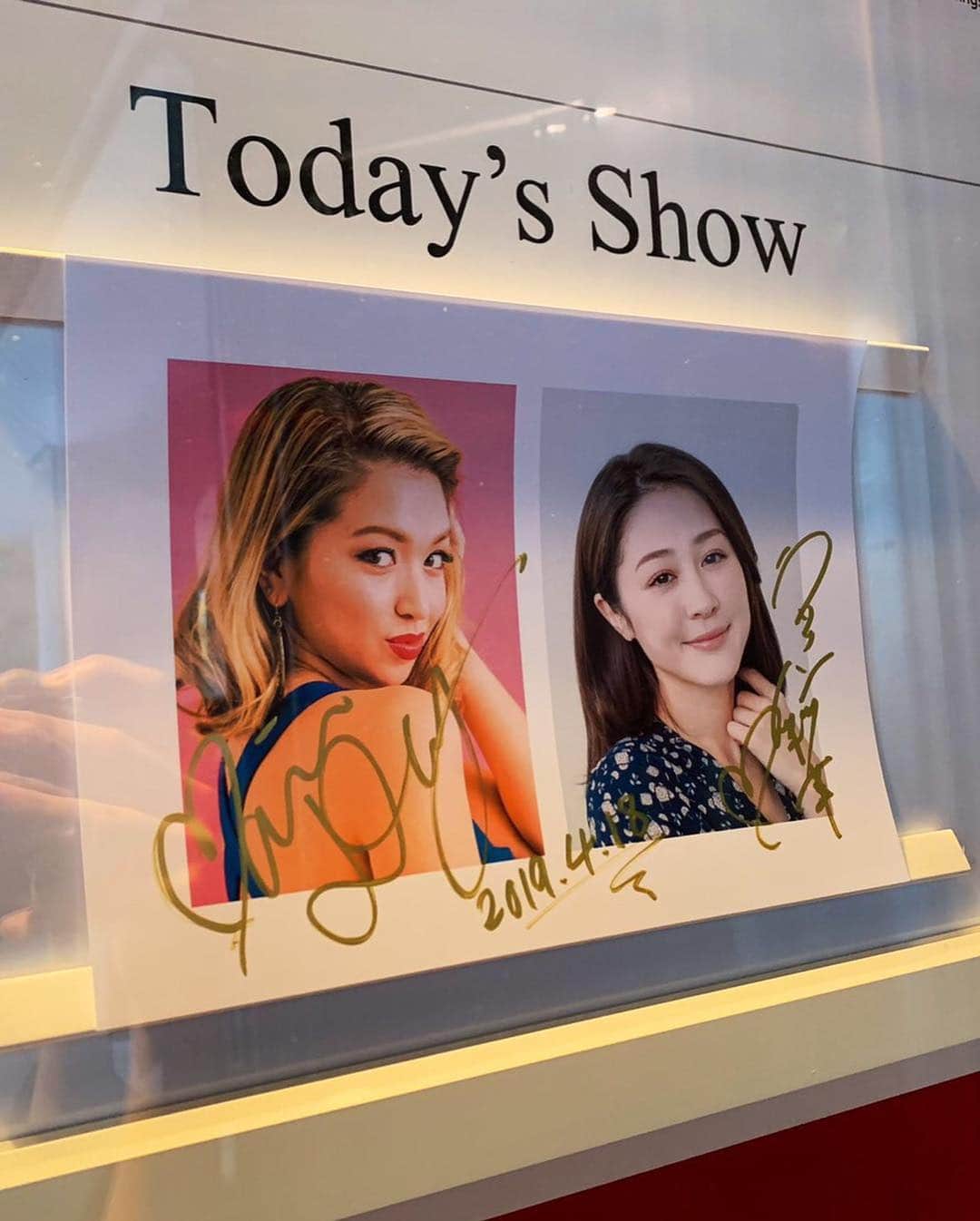 ラリソン彩華さんのインスタグラム写真 - (ラリソン彩華Instagram)「遅くなりましたが、、、 Marika Dandoy & Ayaka Larrison Spring Live~Hana yori Utage~ 観に来て下さった皆様、本当にありがとうございました！！！ お客様の暖かい声援に支えられ、歌を届ける事が出来ました。盛り上がってくれて、私達も本当に嬉しかったです！ありがとう！！！ そして限られた時間の中、22曲の大曲達の演奏を素晴らしいアレンジに仕上げて演奏して下さったピアノの小澤時史さん、バイオリンの松本由梨さん、ドラムの芳賀一之さん、本当にありがとうございました🥺🎶 JZbratのスタッフの皆様、物販を手伝ってくれた仲間達、MCのりさ、皆がいなかったら出来なかったライブです、本当に心から感謝しております。 そしてボーカルのまりか❣️ 一緒に声を重ねることができて心から幸せを感じてるよ、妹分なのにしっかり者のまりかにいつも助けられています、ありがとう🥰今日はお誕生日もおめでとう〜🥳 また開催出来るよう努力して参りますので 皆様これからも応援よろしくお願い致します🥺❣️ #ハナウタ #ミュージカル #ライブ #ダンドイ舞莉花 #ラリソン彩華」4月22日 11時20分 - ayakalarrison