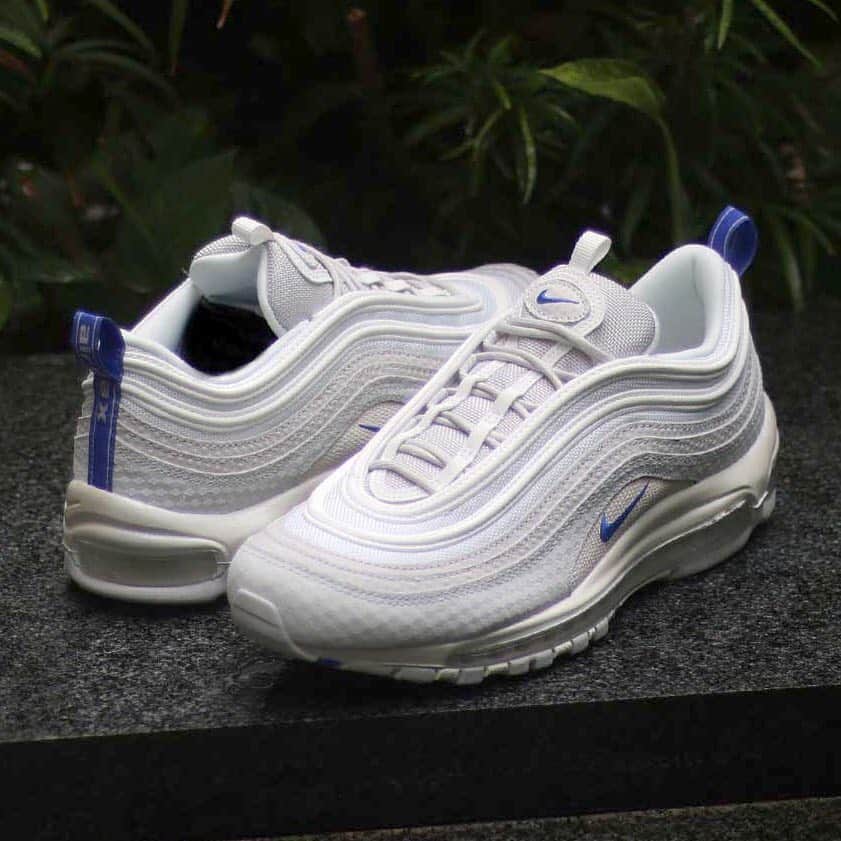 Sneaker Newsさんのインスタグラム写真 - (Sneaker NewsInstagram)「New textures and patterns appear on the Air Max 97 in Racer Blue. What new details do you spot? For a closer look at this new release, tap the link in our bio.」4月22日 11時21分 - sneakernews