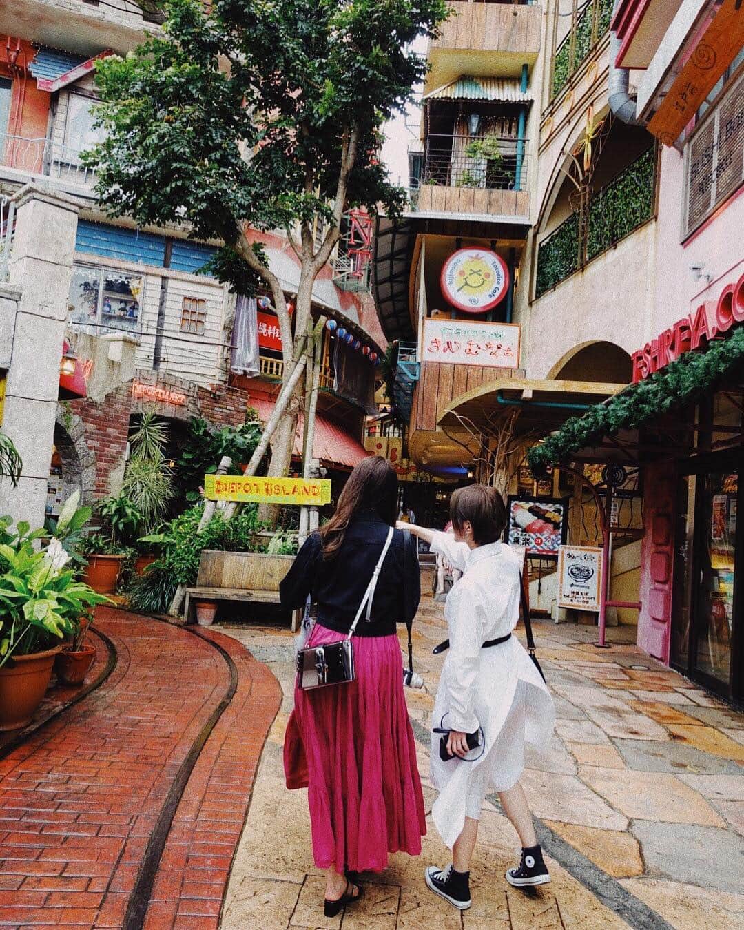 藤江れいなさんのインスタグラム写真 - (藤江れいなInstagram)「初アメリカンビレッジ🥰 どこも可愛い空間でしたっ #沖縄」4月22日 11時24分 - 01nyan0201