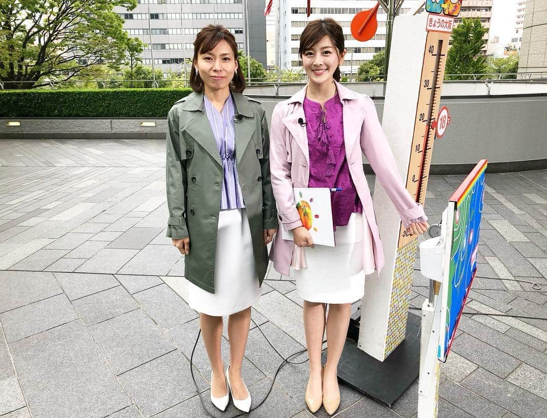 中村秀香のインスタグラム：「今朝は『す・またん！』お天気担当でした。ありがとうございました🙇‍♀️ 今日は朝から６月上旬並みの気温で暖かく、 それに合わせてコートも薄手のものにチェンジ✨  気象予報士の丸田さんと写真を撮りました！ #すまたん」