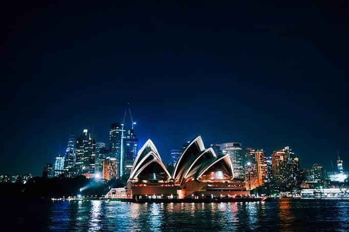 ホージアさんのインスタグラム写真 - (ホージアInstagram)「Thrilled to be back in Sydney and looking forward to the first of 2 nights playing at the Sydney Opera House 📸 @christiantierney」4月22日 11時32分 - hozier