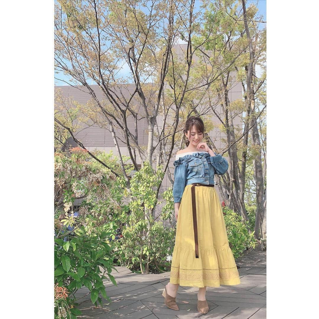 堀尾実咲のインスタグラム：「昨日は届いたばかりのスカートでお出かけしたよん🐥  先日 #DRWCYS の展示会に行った時にチェックつけたスカートなの🐰💛 普段あまり選ばない色なんだけど珍しく着てみたらすっかりお気に入りちゃん🤤  #cordinate #fashion #portrait  #outer #micoameri #tops #minktokyo #skirt #drwcys #belt #lowrysfarm #shoes #searoomlynn」
