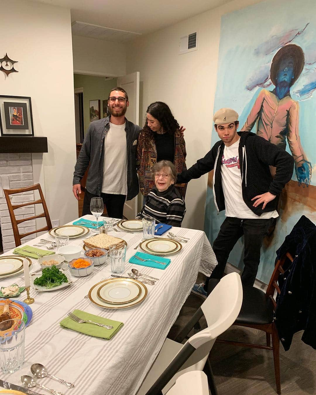 キャメロン・ボイスのインスタグラム：「a well rounded family hahaha happy Passover/Easter people!!! Maya realizing Jacob has matzoh in his shirt pocket is very indicative of how we operate as a unit.」