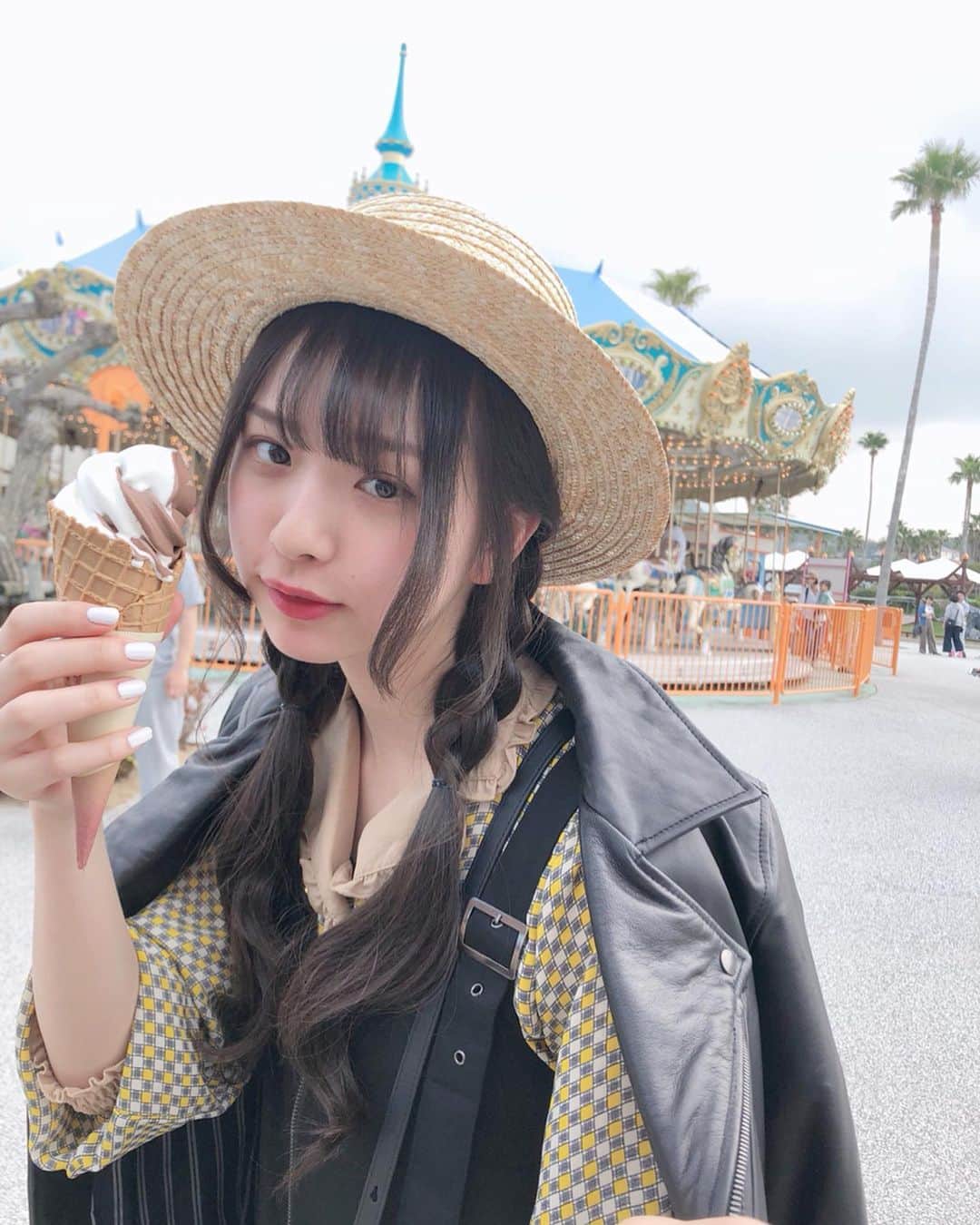 三品瑠香さんのインスタグラム写真 - (三品瑠香Instagram)「昨日いっぱいアイス食べちゃった」4月22日 11時47分 - ruka_mishina