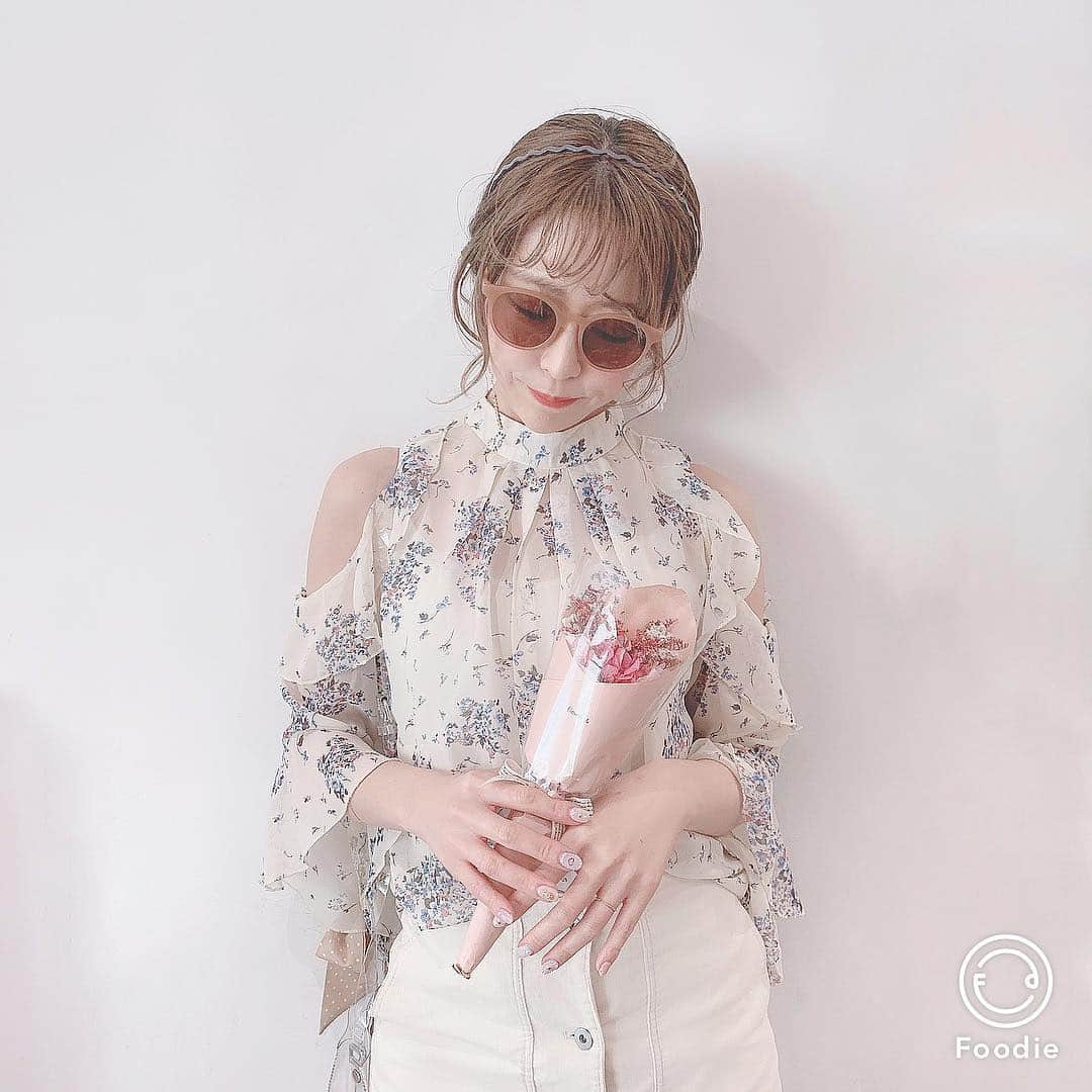 のインスタグラム：「📸⠀ ⠀ 加工の質問をよくいただくので使って良かった アプリを定期的に投稿していきます❤︎⠀ ⠀ 食べ物を撮るときに良く使う @foodieapp.official  なんだけど、最近春っぽい新しいフィルター SSシリーズが出てめっちゃ可愛い🌸⠀ ⠀ 撮ったやつを後から加工できて便利でこの写真は #SS3 のフィルター使ったよ❤︎ (フーディーのマークも設定で消せるよ) ⠀ ⠀ そして持ってると良く聞かれるサングラスは @moiday___ の❤︎昨日の#クリアバッグの中身  でも入れてたやつ❤︎⠀⠀ ⠀ #foodie#フーディーカメラ#milleapic#gogosing」