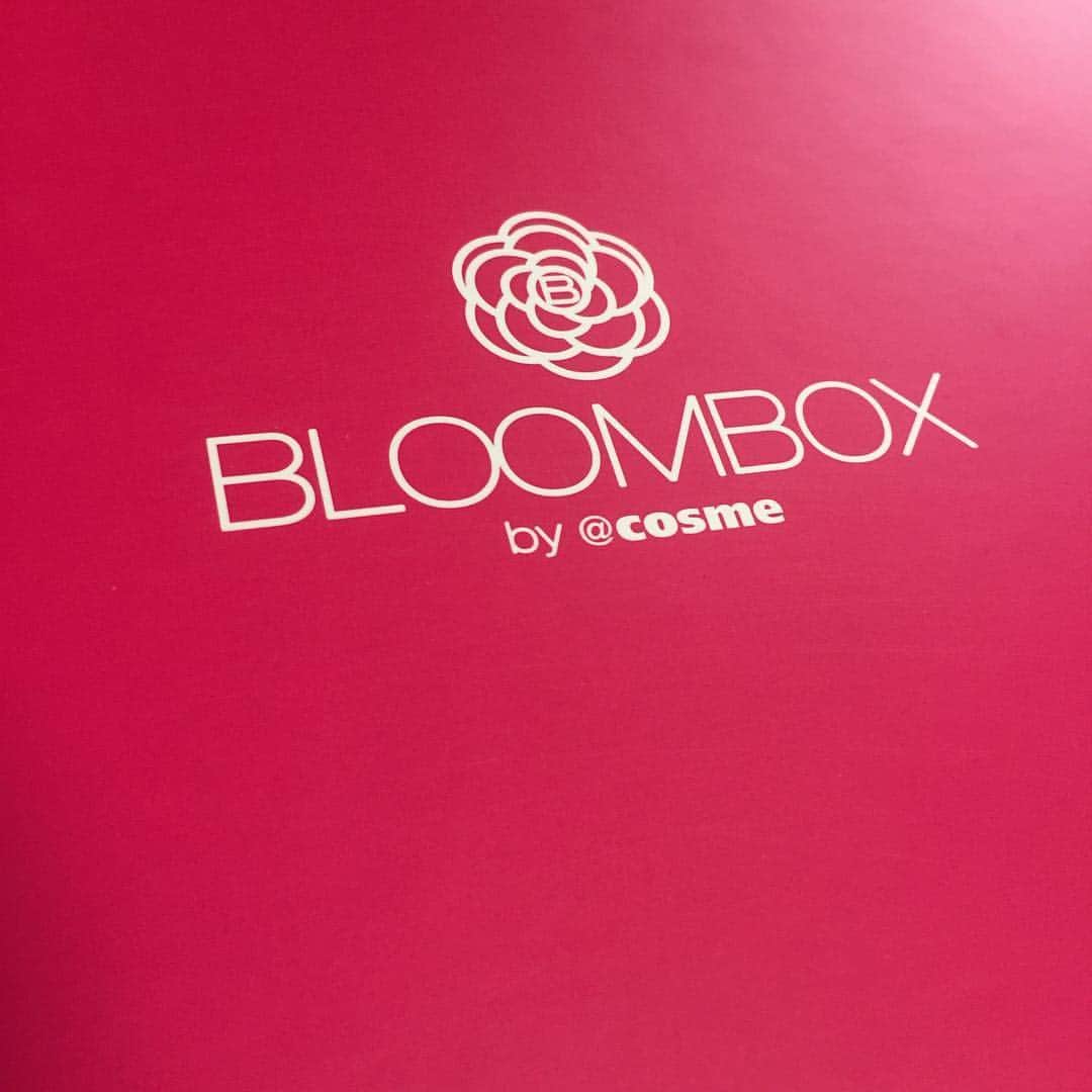 浦えりかのインスタグラム：「#bloombox 今月も届いたよー＼(^o^)／ 今月のテーマはbrilliant morning  開けた時今回試供品多めで微妙かなと思ったけど保湿ゲルとリップカラーが製品で入っていたから結構満足。  #クリアチューン #クリアチューンチューニングゲル #保湿ゲル  #candylab #リップカラー #creampopthevelvetlipcolor  #山田養蜂場 #アピセラピーコスメティクス #rjエクセレント  #プロスタイルフワリエ #ストレートグロスメイクオイル #アイロン用オイル  #ドクターシーラボ #drcilabo #美禅食ゼリー」