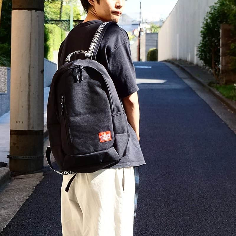 NAUGHTIAMさんのインスタグラム写真 - (NAUGHTIAMInstagram)「【数量限定】ディテールにブランド名を刻みこんだ「Manhattan Portage」ならではのデザインが落とし込まれたリミテッドコレクションの「IDENTⅡ」がオンラインストアに登場！  女性にも大きすぎなく、程よいサイズ感のバックパックはシンプルで使いやすく、ストラップに描かれたブランドネームがコーデにアクセントを与えます。  数量限定なのでお早めに！ . . 詳しくはこちらをタップ . . #naughtiam #ノーティアム #manhattanportage #マンハッタンポーテージ  #identⅡ #限定 #限定バッグ #ボディバッグ #ウエストバッグ#ショルダーバッグ #バックパック #お出かけ #セカンドバッグ #旅行 #サブバッグ #コーディネート #コーデ #ファッション」4月22日 12時13分 - naughtiam_ntm