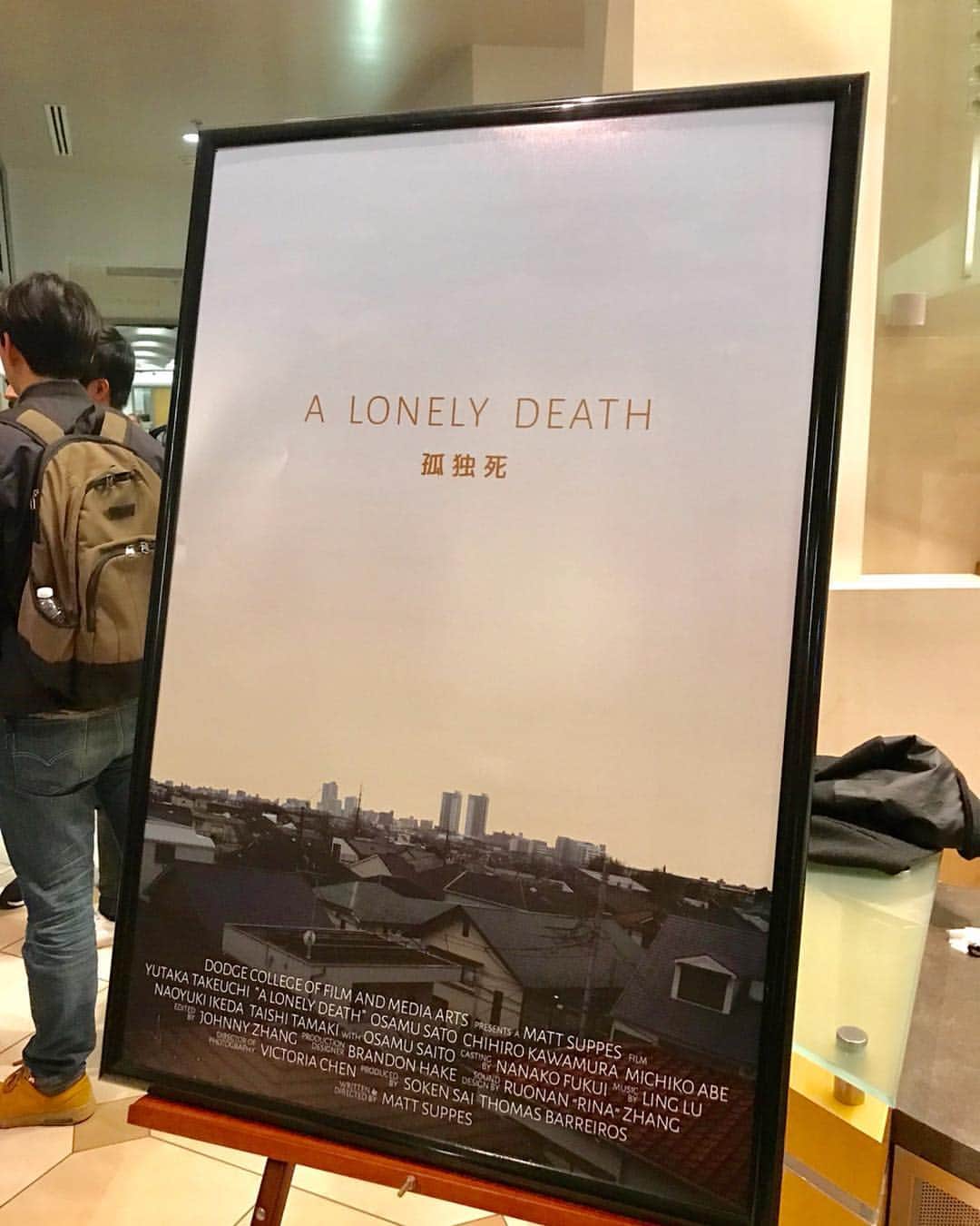 玉城大志さんのインスタグラム写真 - (玉城大志Instagram)「自分が出演した映画のスクリーニングに行ってきました😊🎬 . 孤独死という日本の社会問題をテーマにした映画です。 . そして、日本に行ったことがないアメリカ人の監督がこれを撮ったからすごい‼️笑 . アメリカで撮影したのに日本感がしっかり出てて、映画もすごくいい仕上がりになってました。 . この映画がたくさんの人に届くことを願ってます😊 . PS 舞台挨拶はかなり緊張しました！笑 . . It was a wonderful time. . I went to Chapman University for the screening of “A Lonely Death”, a graduate thesis film which I appeared in. . This movie’s theme is “kodokushi”, meaning lonely death, a social problem in Japan which people die alone undiscovered. The interesting thing is that this movie was created by an American director who has never been to Japan! Lol . Although it was all shot in LA, it looked and felt a lot like Japan. . I hope this movie can be seen by many people! . @alonelydeathfilm  #shortfilm #chapmanuniversity #asianactor #japaneseactor」4月22日 12時16分 - taishi.0621