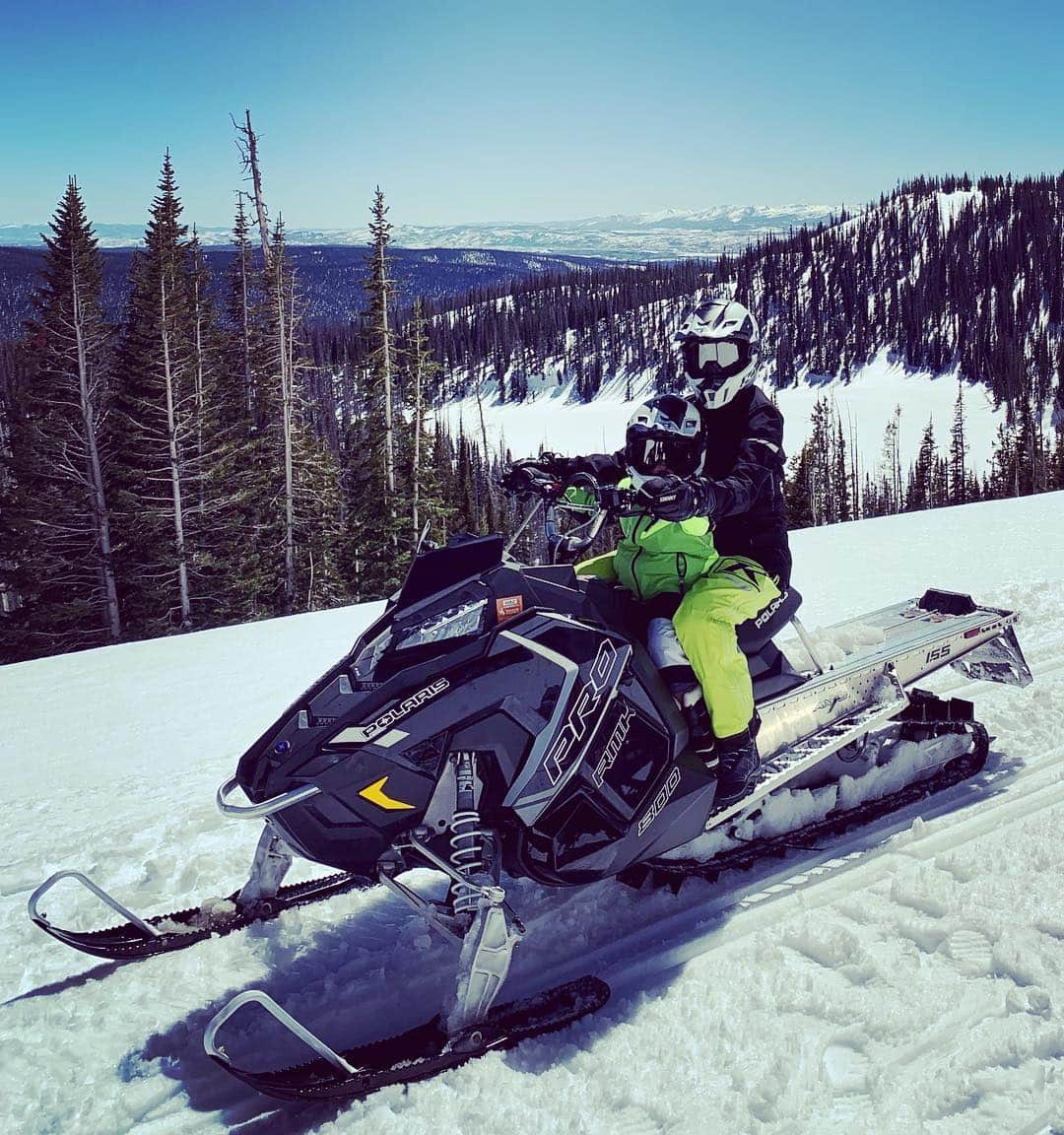 イヴァンカ・トランプさんのインスタグラム写真 - (イヴァンカ・トランプInstagram)「snowmobiling into the week like...」4月22日 12時20分 - ivankatrump